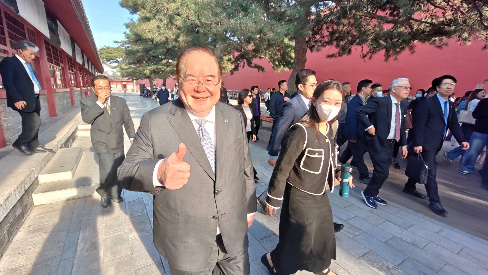 國民黨副主席李乾龍名字音同滿清「乾隆」皇帝，此次來到故宮參訪，被眾人稱是回到主場。（楊騰凱攝）