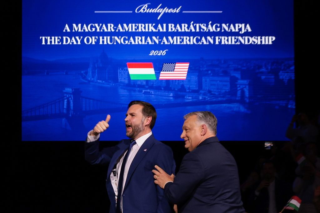 美國副總統范斯飛往布達佩斯替匈牙利總理奧班（右）站台。（AP）