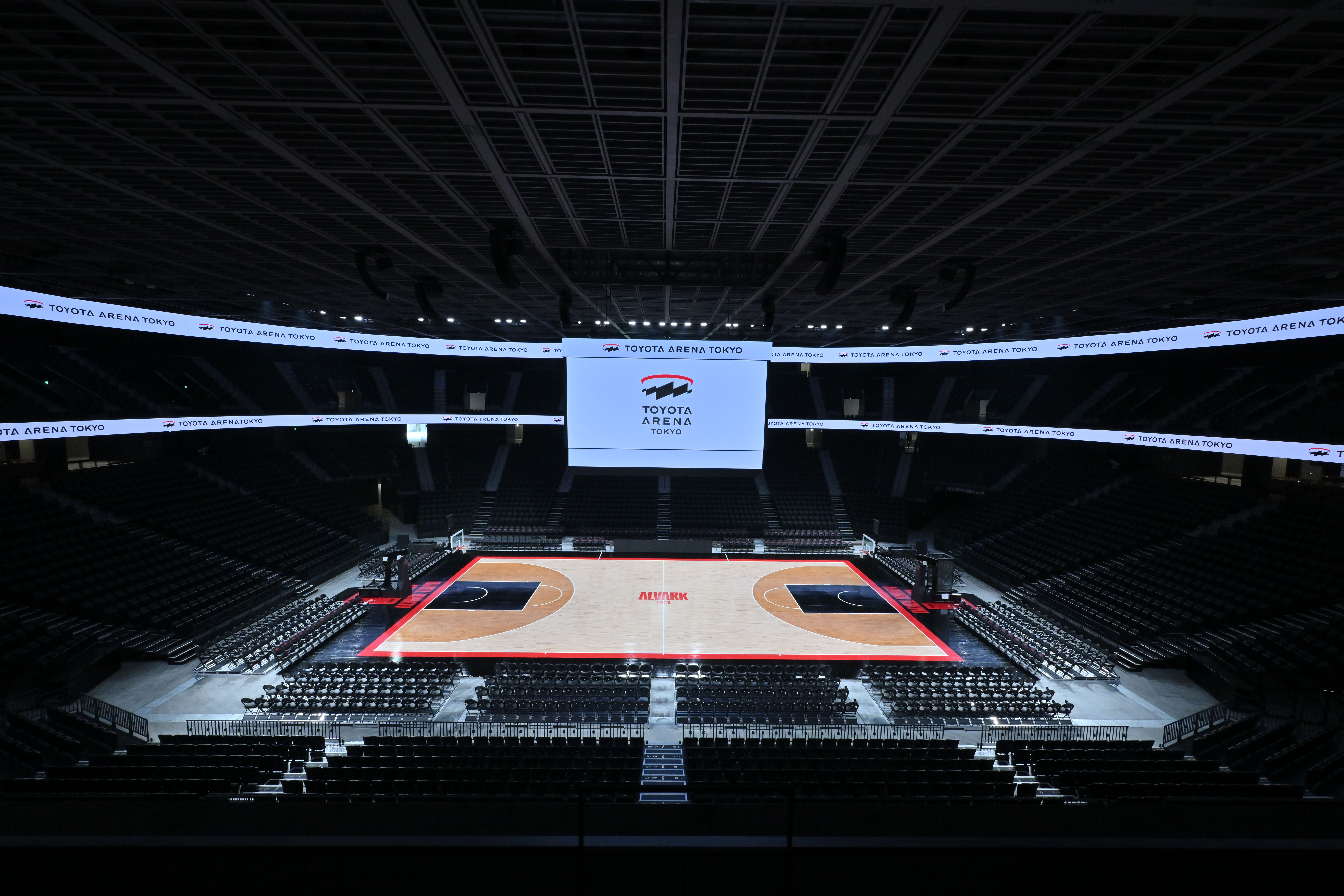 アルバルク東京は新本拠地への移転と天皇杯制覇を弾みに、世界記録を持つAIロボCUE6と共にBリーグ王座奪還を見据える。ⒸTOYOTA ARENA TOKYO 