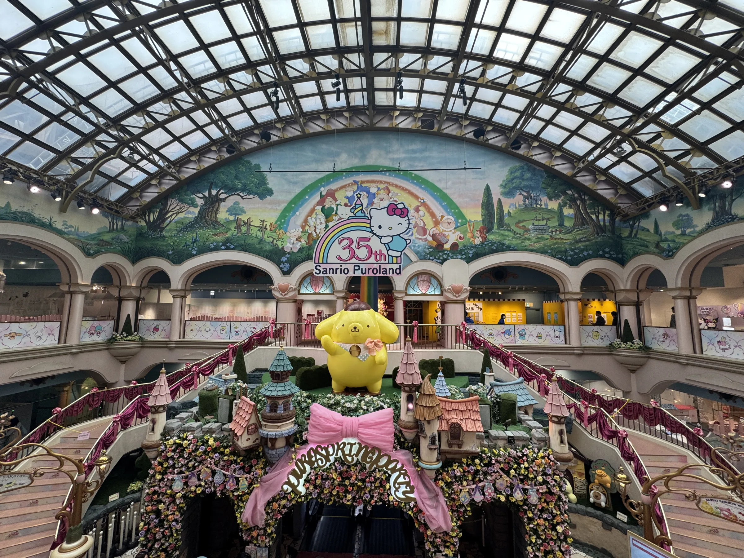 サンリオピューロランドの30周年イベント取材にて、明円卓氏と担当者が記者の的確な問いに答え、展示に込めた愛される理由の可視化とデジタルフィギュア導入の狙いを明かした。黃信維