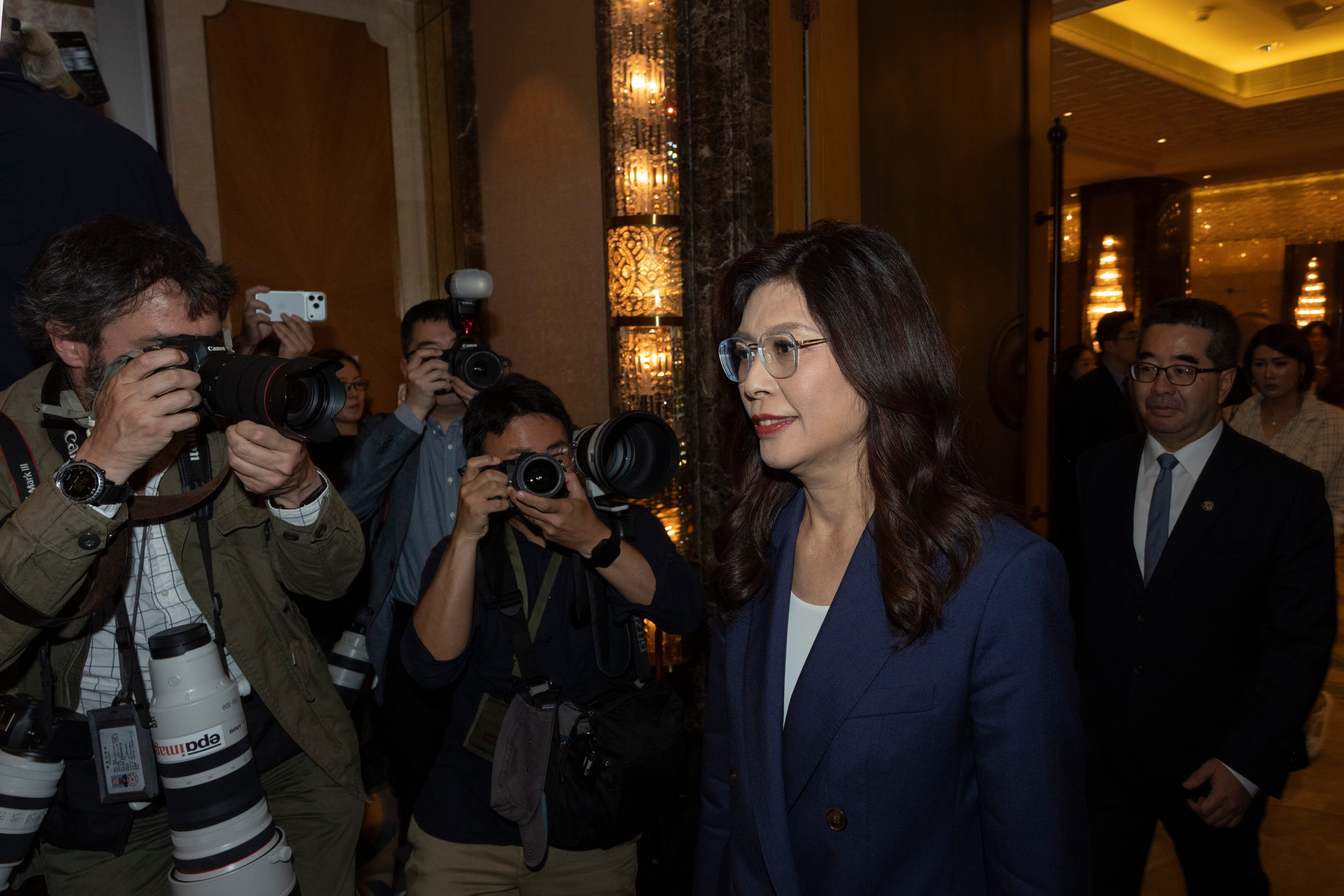 國民黨主席鄭麗文2026年4月率團訪問中國大陸，在北京召開「鄭習會」後的中外記者會。（美聯社）