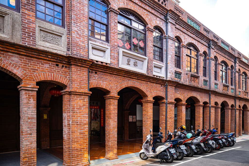 迪化街十連棟。（圖／取自臺北市政府觀光傳播局臺北旅遊網）