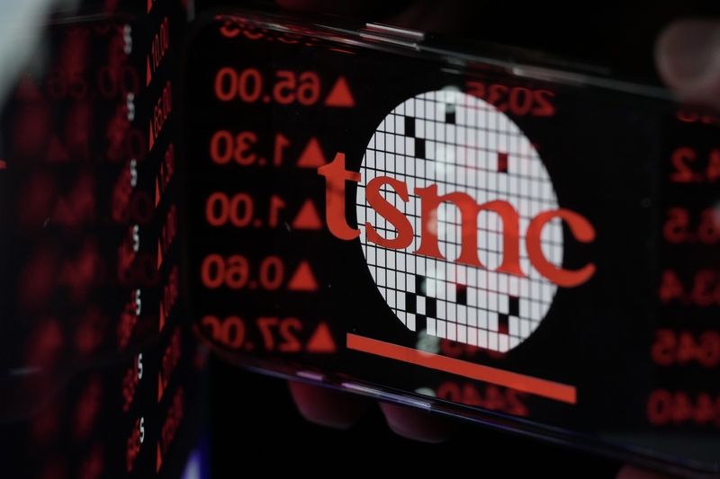 台積電南科、美日廠將擴增3奈米產線 為滿足AI應用強勁需求，台積電加速投資、提升3奈米產能，董事長暨總裁魏哲家16日指出，將在南科、美國及日本新增3奈米製程產線，並將台灣5奈米設備轉換生產3奈米。中央社記者徐肇昌攝115年4月16日