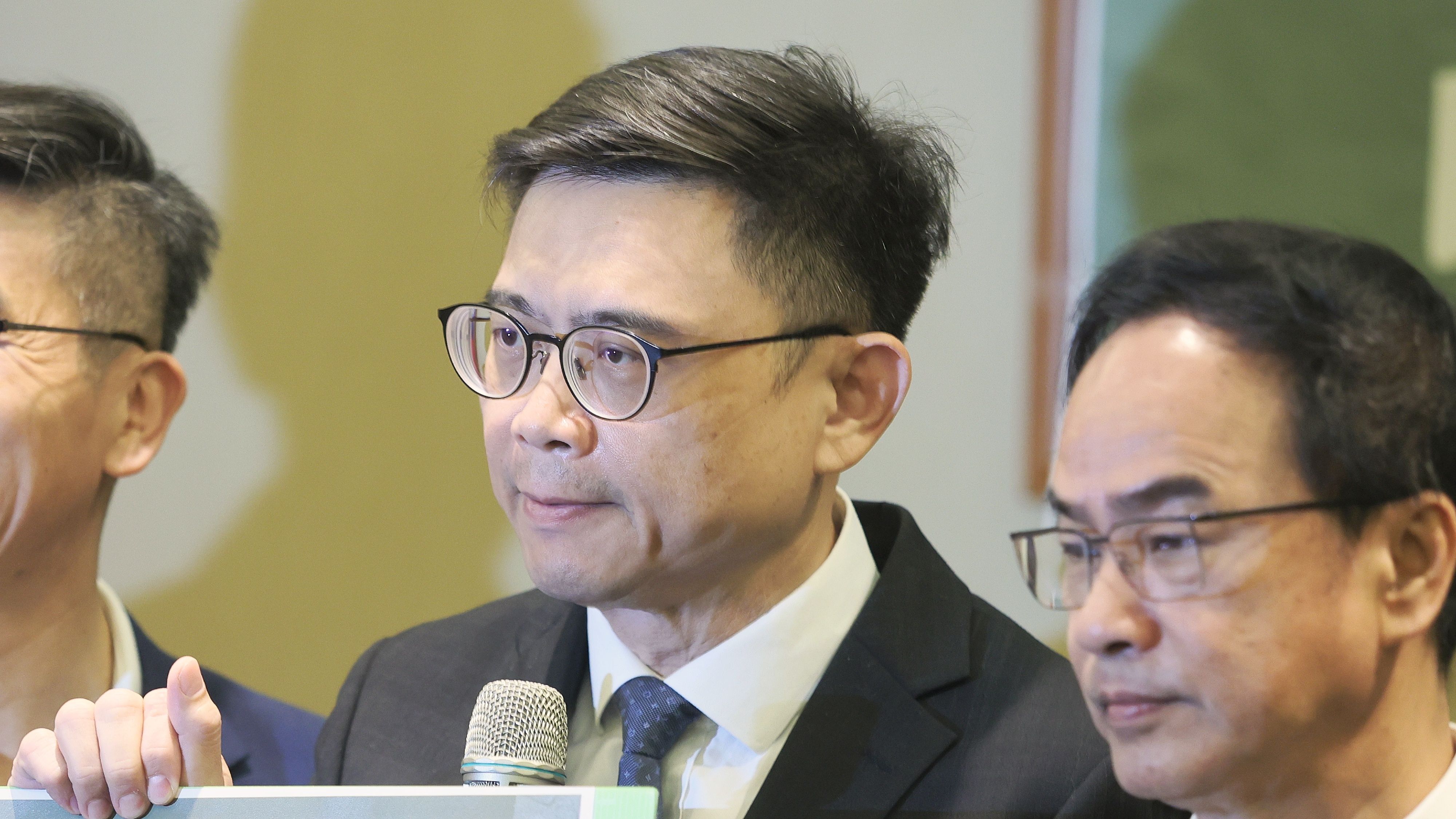 20260417-民進黨立委賴瑞隆17日舉行「純舊制勞工退休權益改革」記者會。（柯承惠攝）