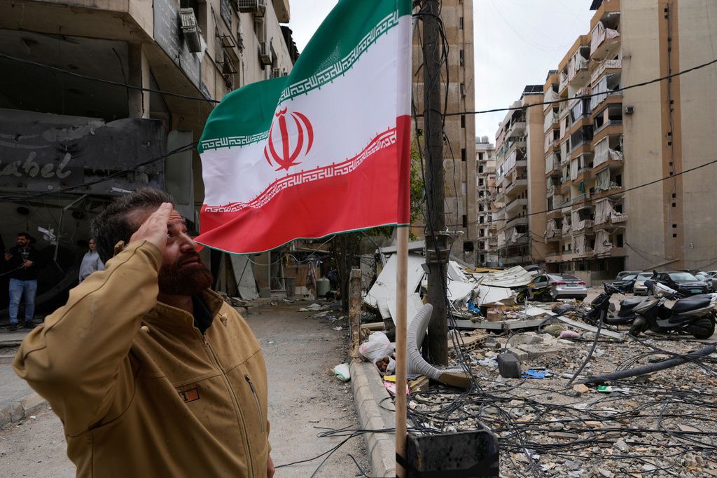 伊朗伊斯蘭革命衛隊在首度展示武裝。（美聯社）