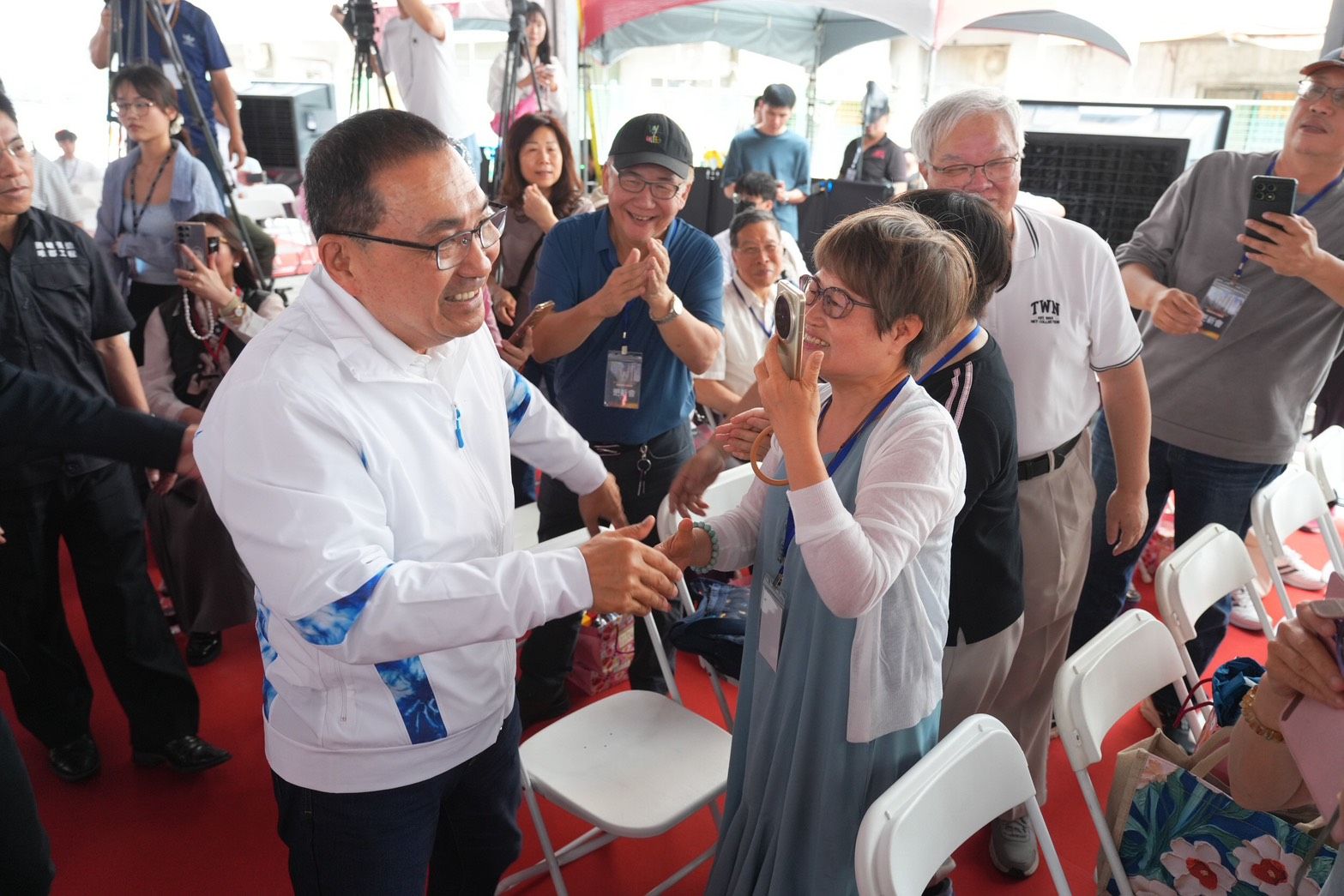 富豪社區住戶與市長互動（圖/新北市政府都市更新處）