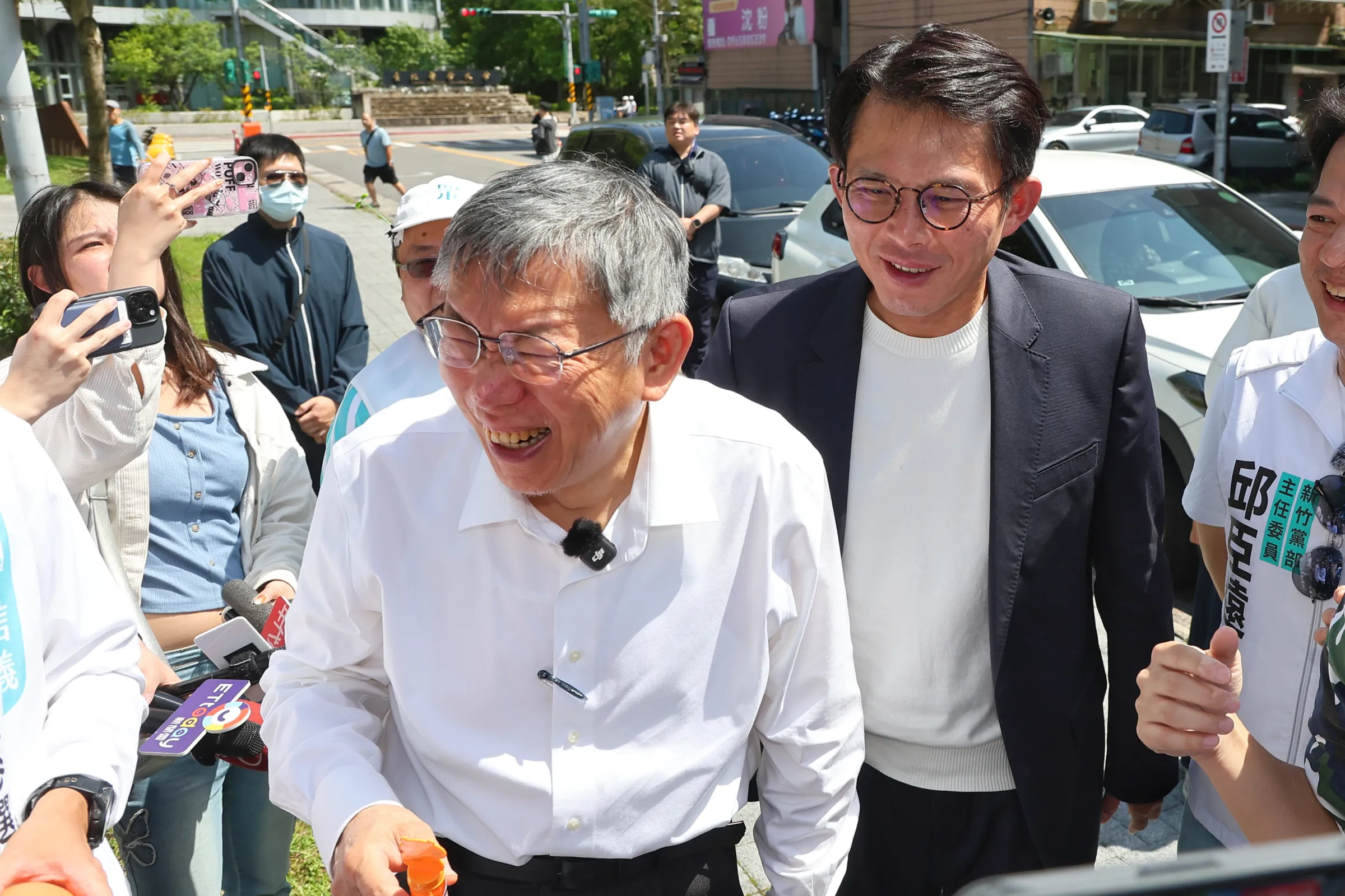 20260426-台北市議選候補の許甫氏が主催した親子イベントに出席する柯氏（26日）。（顔麟宇撮影）