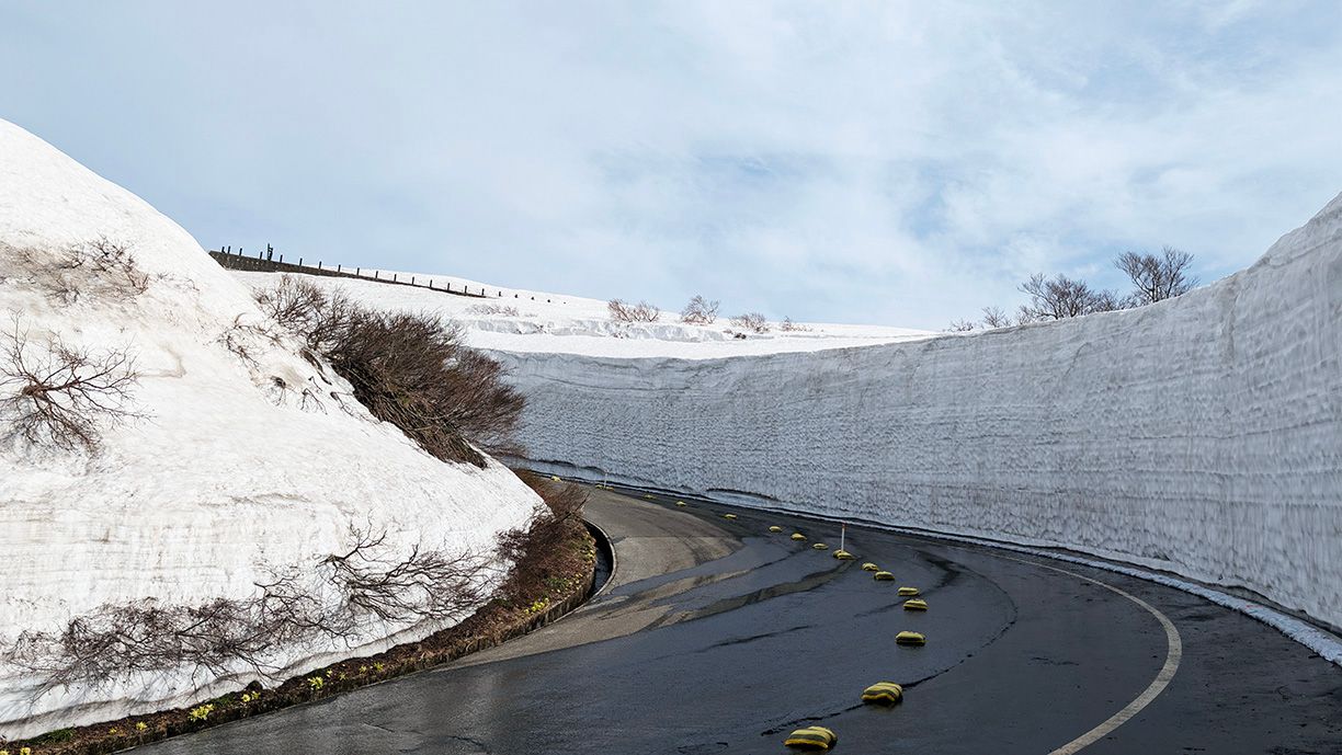 上山的過程中，沿路可以看到冰牆的存在。（圖／吳茗世提供）