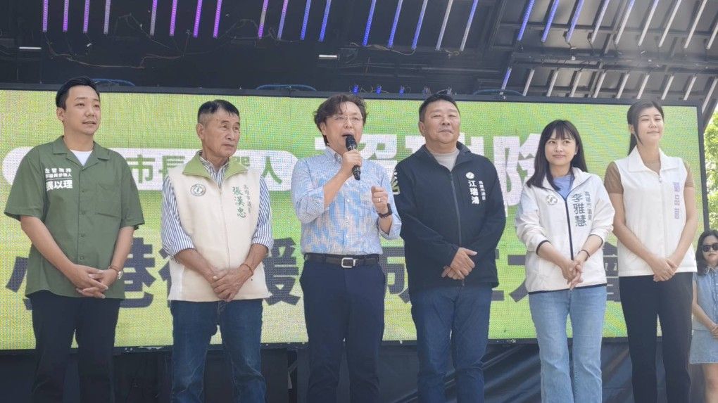 前立委趙天麟（左三）率湧言會議員、參選人到場力挺賴瑞隆。（圖/徐炳文攝）