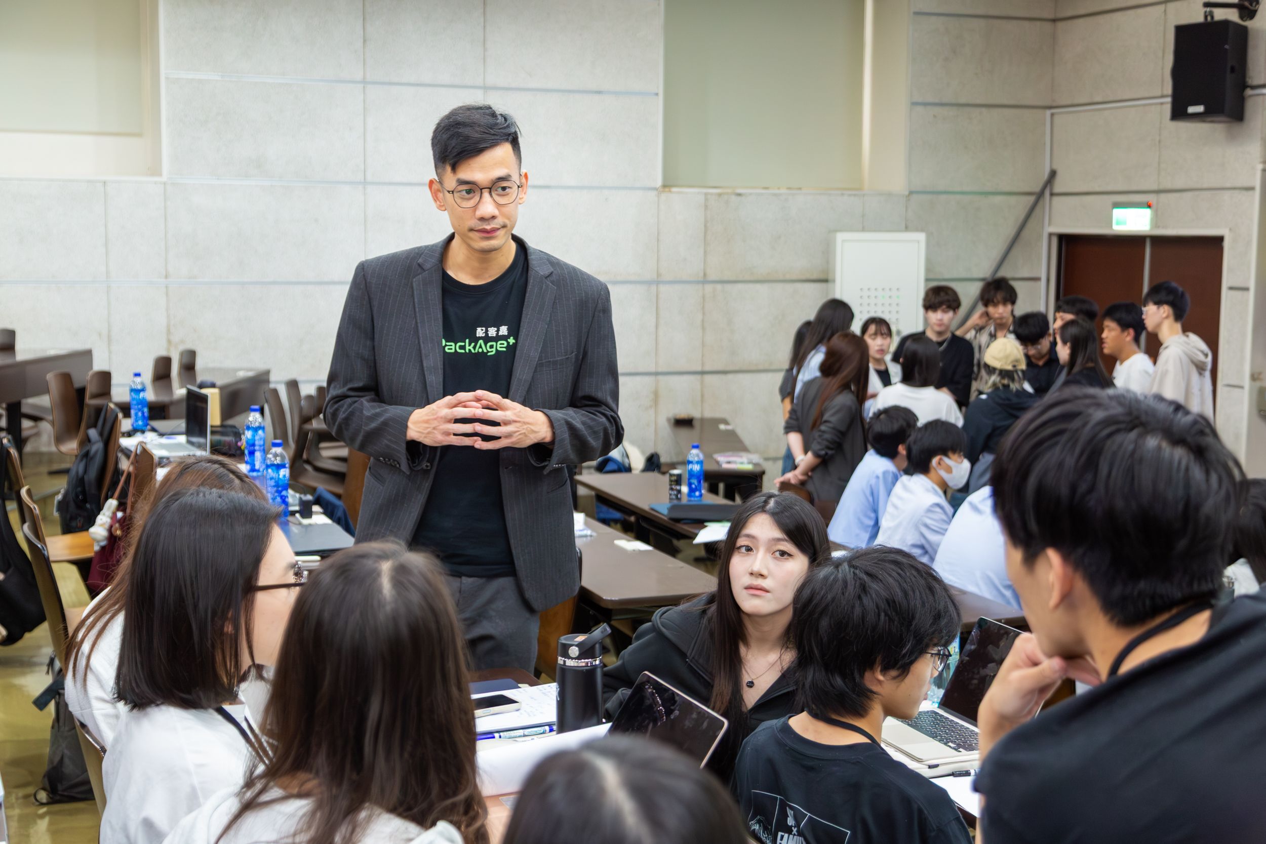 配客嘉組 Workshop 周營運長與學生互動實況。圖／ATCC提供