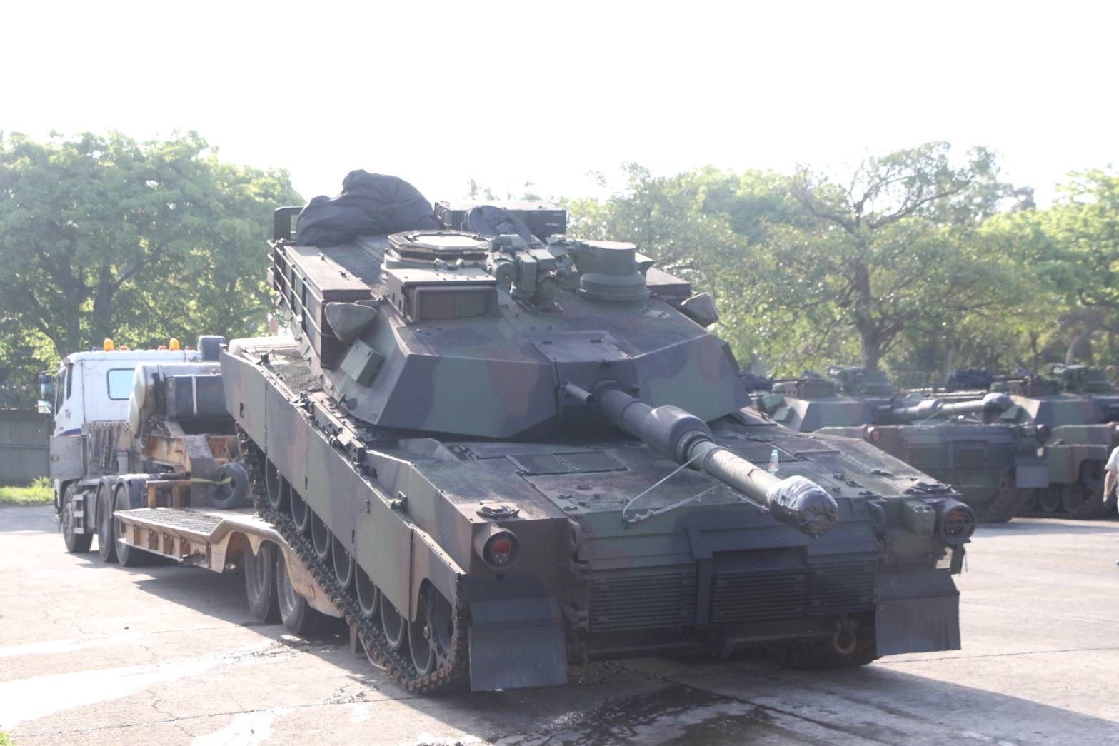 20260427-國軍對美採購108輛M1A2T戰車，陸軍司令部指出，最後一批次已於27日順利運抵裝訓部，各類裝備如期繳交，開始接裝訓練。（陸軍司令部提供）