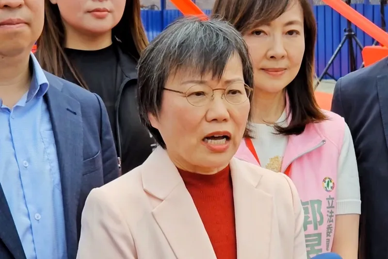 談國籍法處理陸配參政牽強　劉世芳：沒有疑義 中選會主委游盈隆27日表示，現階段用國籍法處理陸配參政權仍屬牽強。內政部長劉世芳（前）28日表示，國籍法標示得非常清楚，前民眾黨立委李貞秀也是依照同一套標準辦理，一點都沒有疑義。中央社記者吳睿騏桃園攝115年4月28日