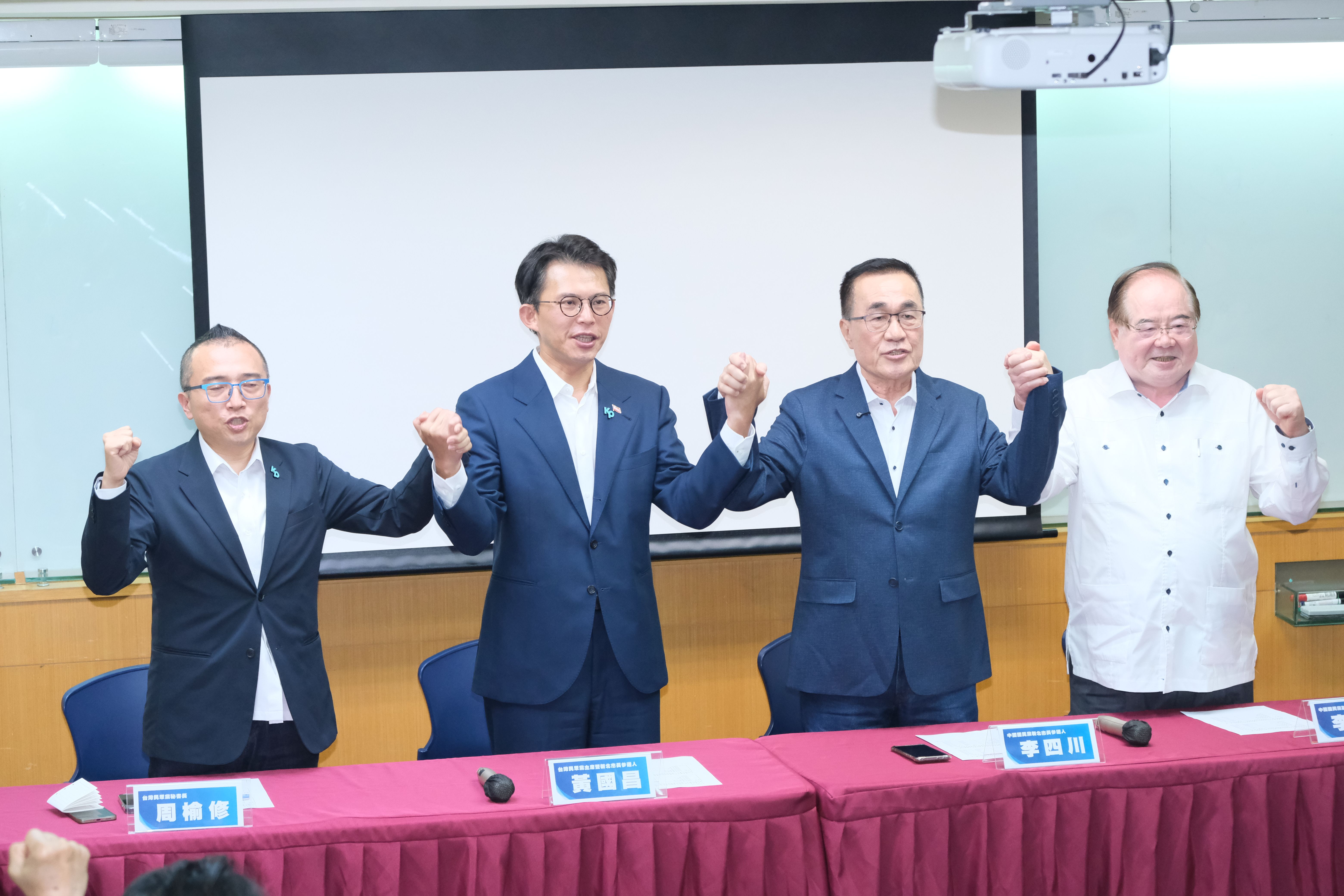 20260428-國民黨、民眾黨28日舉辦新北市長初選民調結果記者會，由國民黨新北市長參選人李四川勝出，民眾黨新北市長參選人黃國昌落敗。（劉偉宏攝）