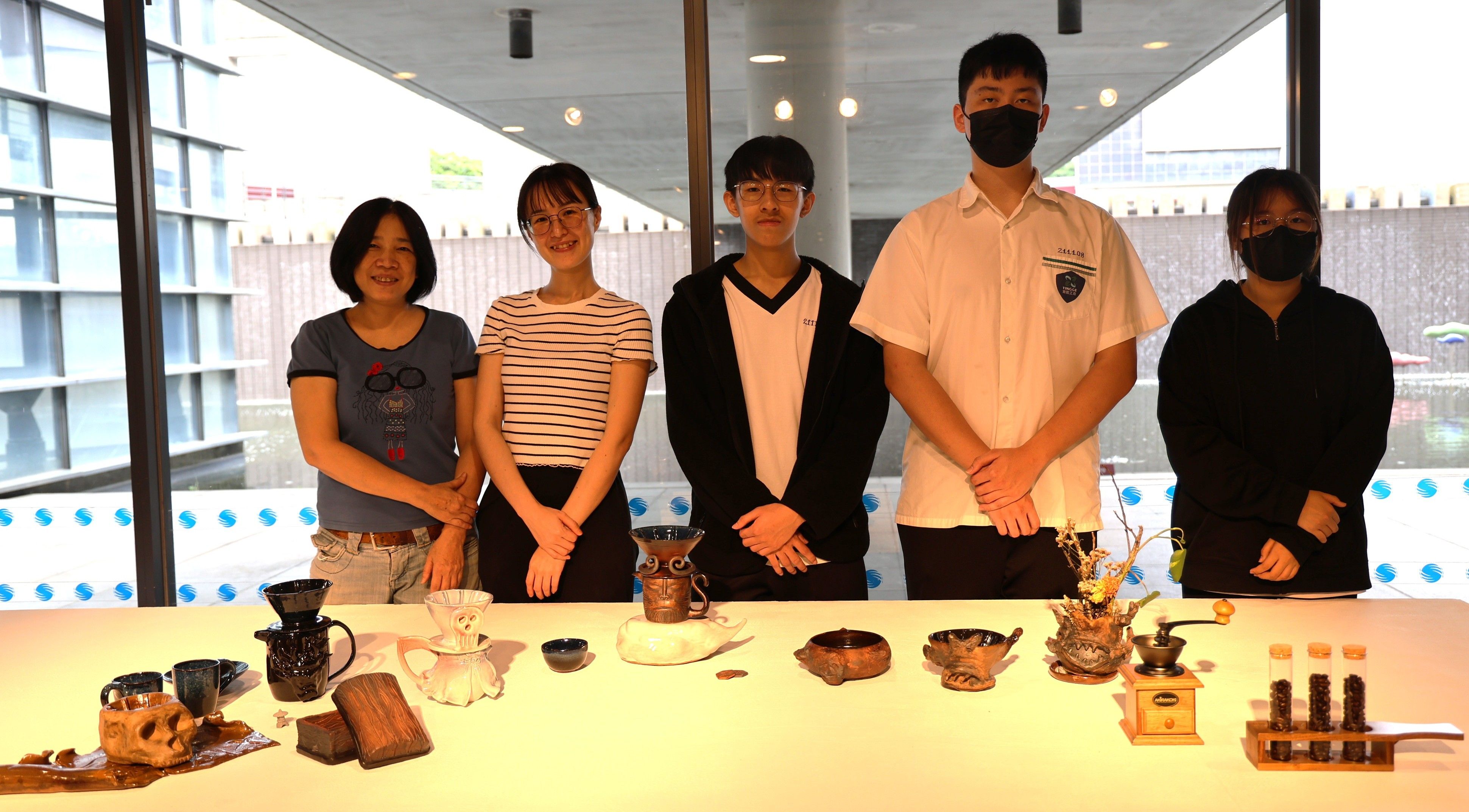 唐永錡、洪子崴、李歐承紘、梁喻翔、陳宣任《黑悟空之戰》以孫悟空仙石起源為靈感，象徵天命之人在西行路上的磨難。(圖/新北市立鶯歌陶瓷博物館)