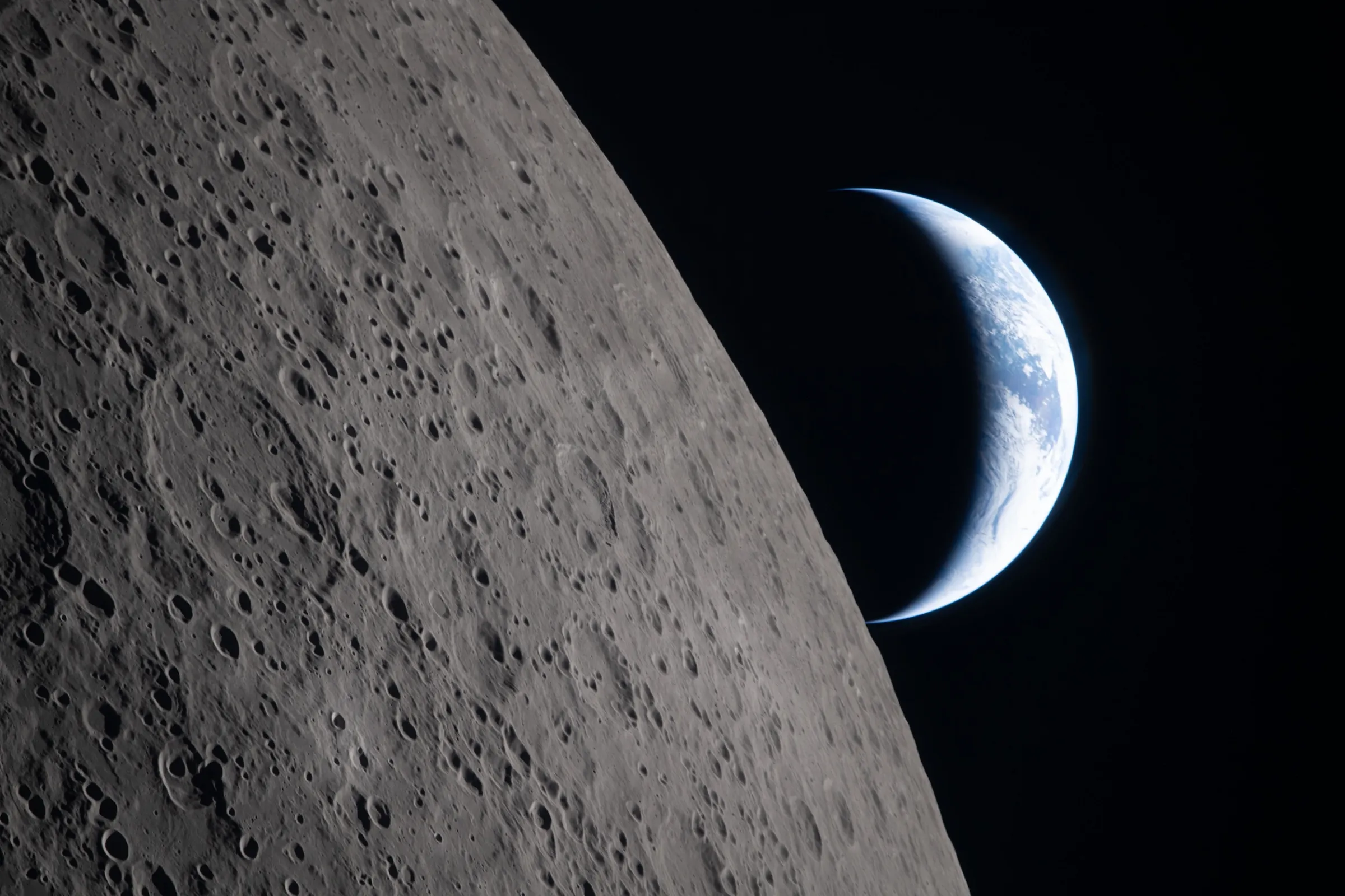 2026年4月6日，阿提米絲二號任務的太空人於繞月飛行時拍攝到了地球的「地落」景象。（美聯社）