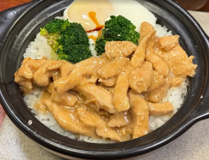 汐止美食推薦：家常煲仔飯。（圖／台灣旅行小幫手提供）