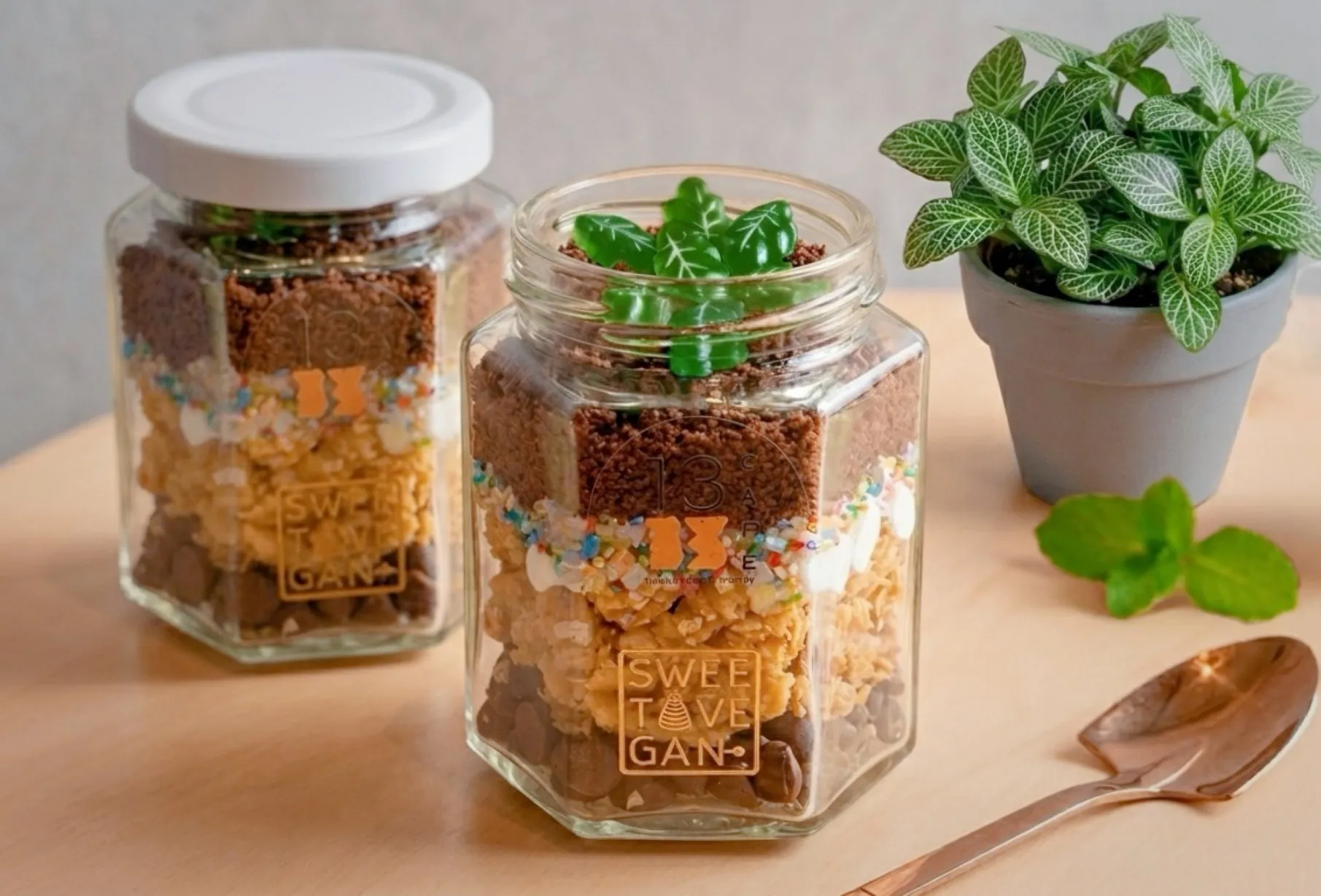 「13 CAFÉ」母親節當日限定推出的「幻彩考古罐」DIY。（圖/新北市立十三行博物館）