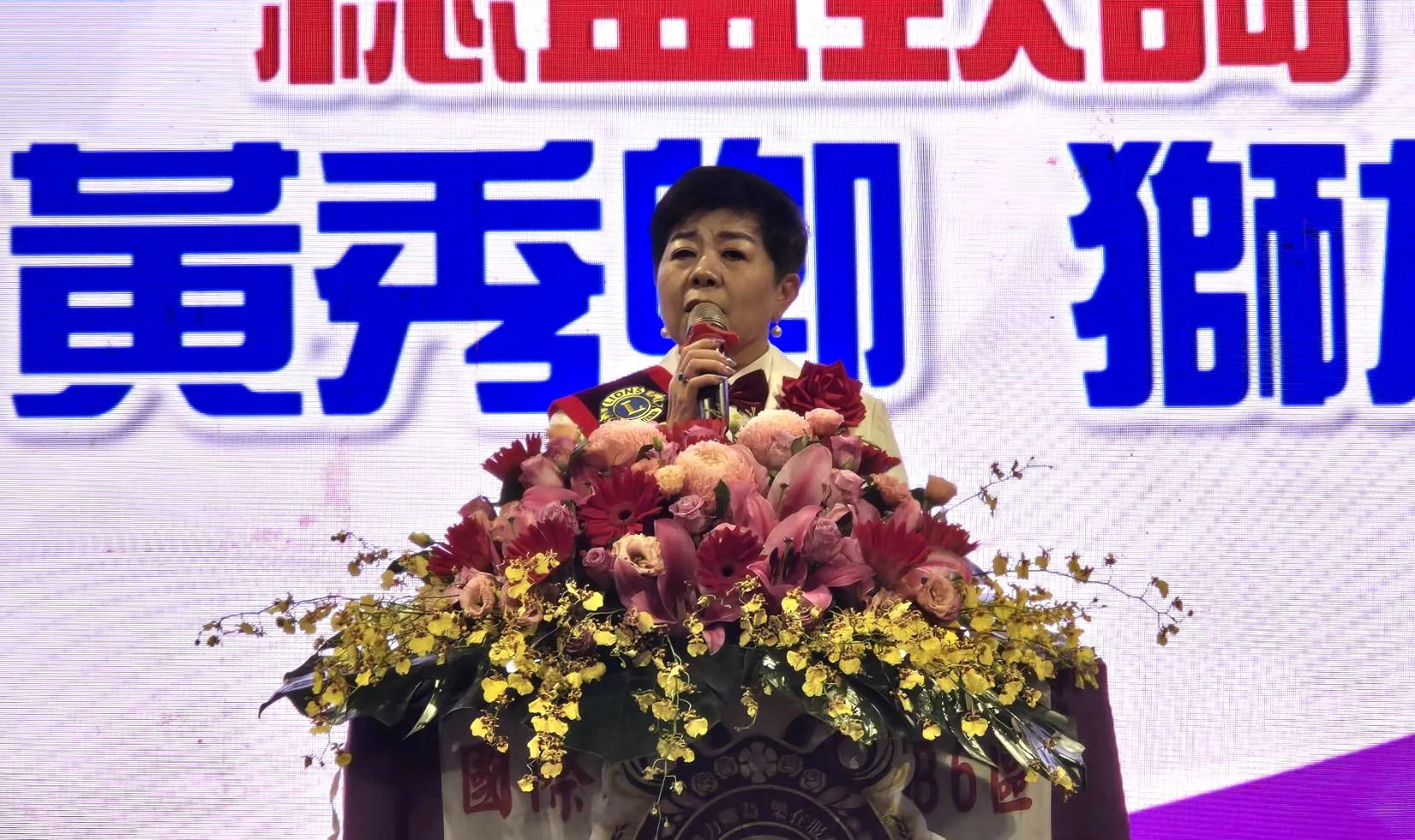2025-2026年度年會總監黃秀卿號召獅友們持續發揚博愛精神，積極服務民眾造福社會。（圖／方詠騰攝）