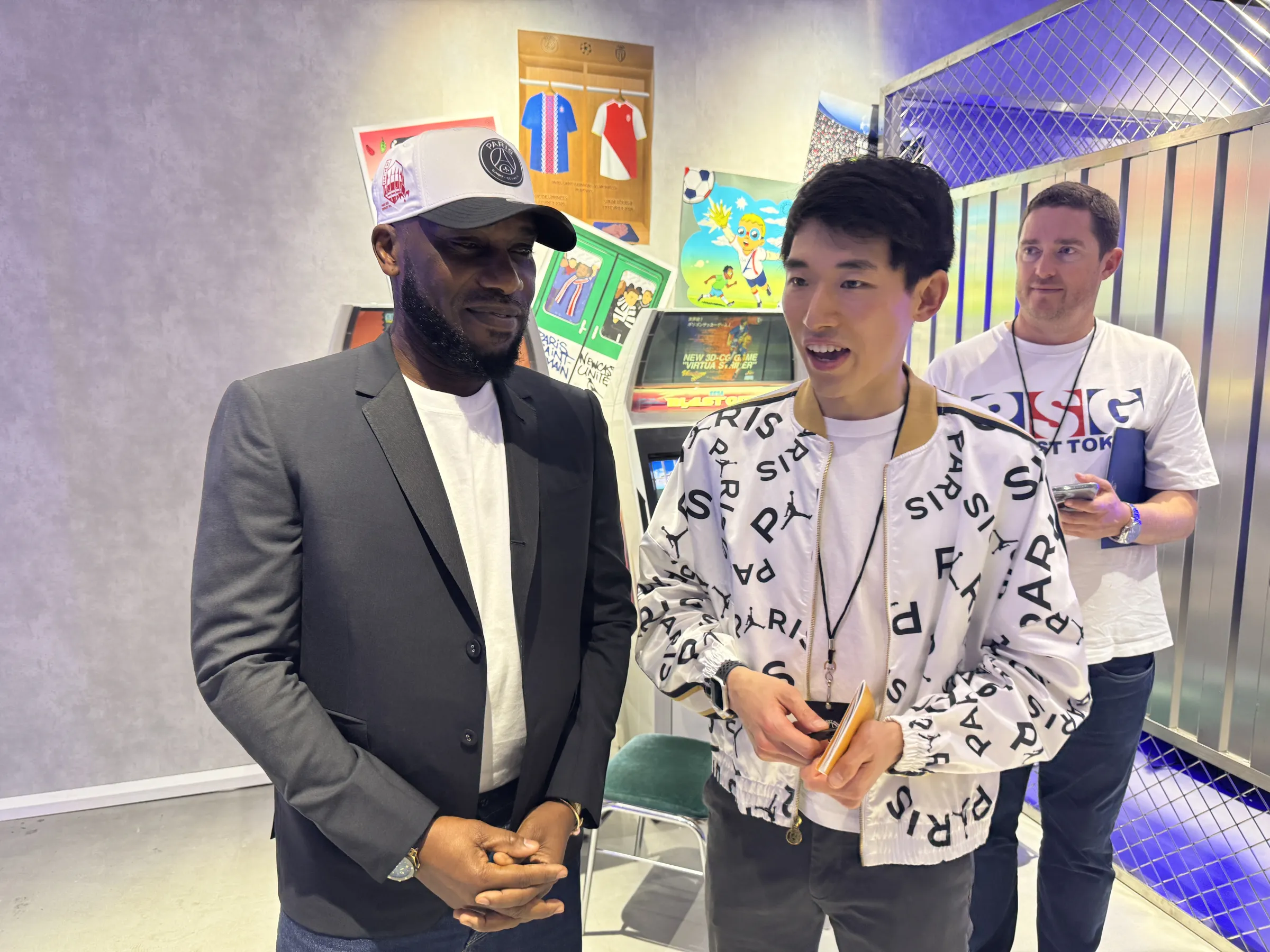 PSGが渋谷に没入型体験施設をオープンし、欧州王者トロフィーの展示や日本限定のファッションコラボ、食文化の発信を展開している。黃信維