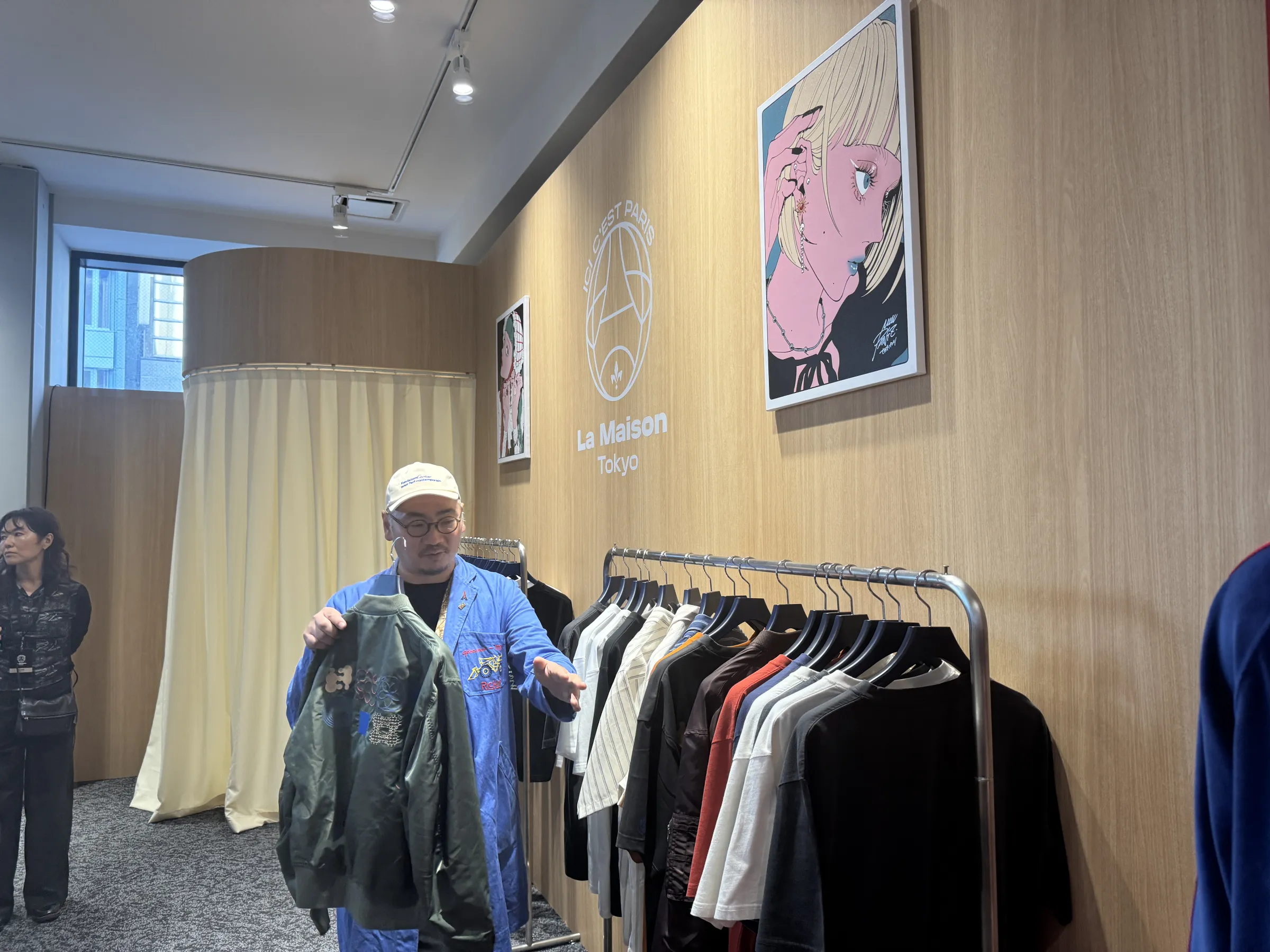 パリ・サン＝ジェルマンのラ・メゾン東京が全容を公開し、欧州CLトロフィー展示から鉄腕アトムコラボ、PSG LABSの起業家支援、伝統工芸、プロ仕様のリカバリー施設まで、詳細なプログラムを披露した。黃信維