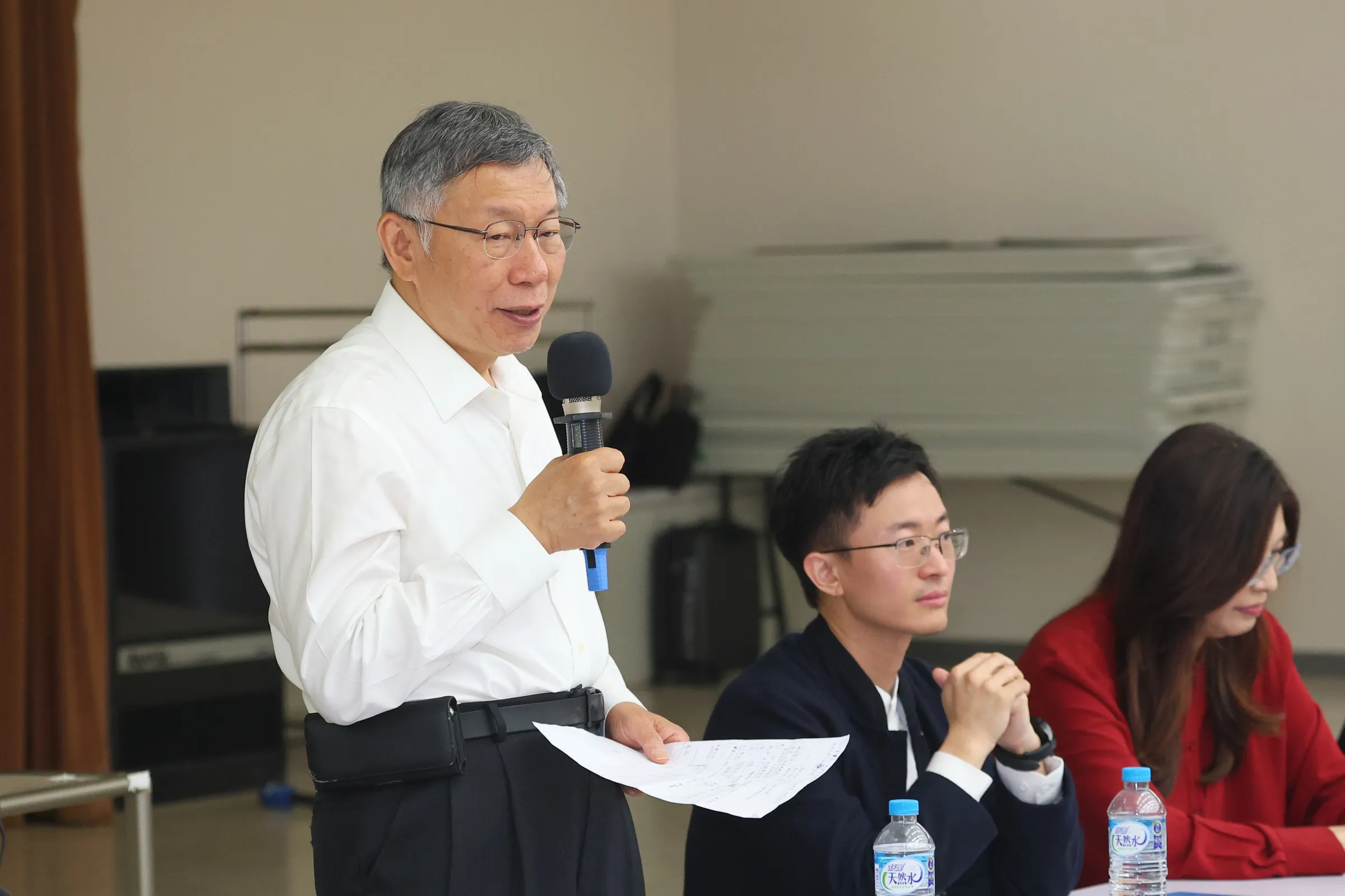 20260503-民眾黨創黨主席柯文哲（左）3日出席台北市議員侯漢廷「以中華之名」新書發表會。（顏麟宇攝）