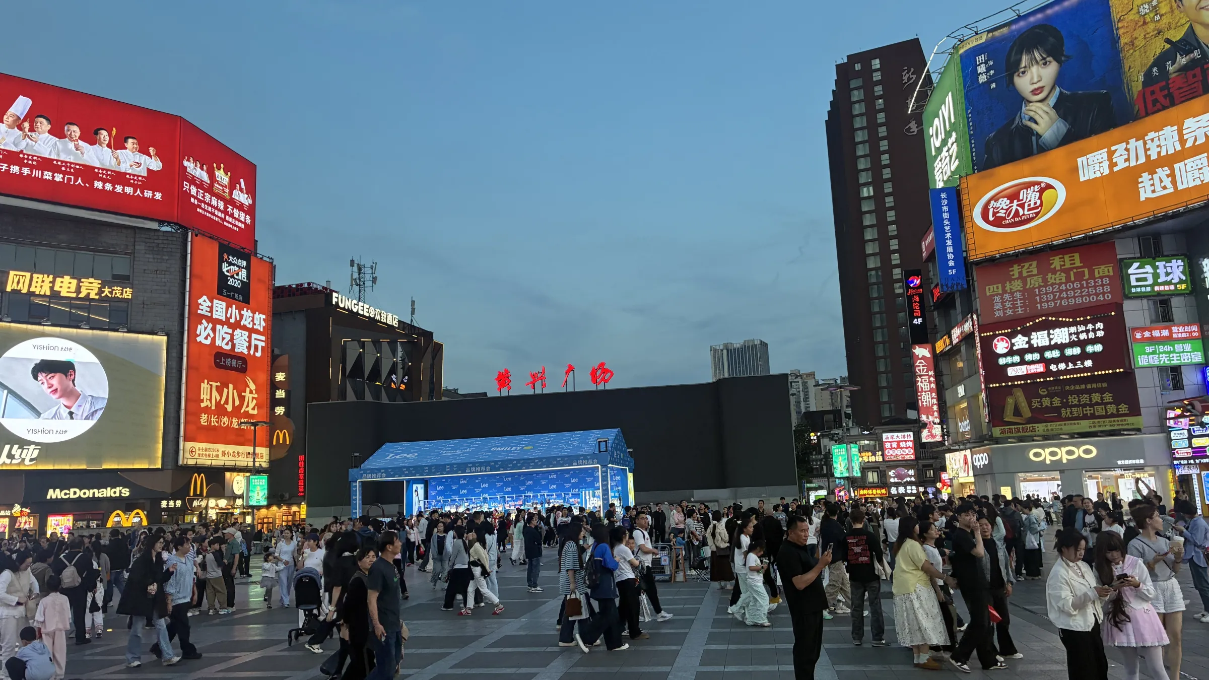 五一期間湖南長沙站客流情況。（田暢攝）