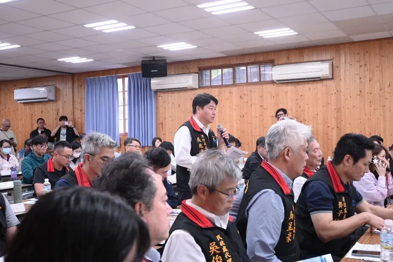 立委考察花蓮馬太鞍溪堰塞湖災後重建工作 立法院經濟委員會4日到花蓮縣光復鄉考察「馬太鞍溪堰塞湖災後復原重建工作」，花蓮縣政府各局處簡報說明，災後復原涉及交通、水利、農業及民生安置等多面向工作，需中央與地方合作。（花蓮縣政府提供）中央社記者李先鳳傳真115年5月4日