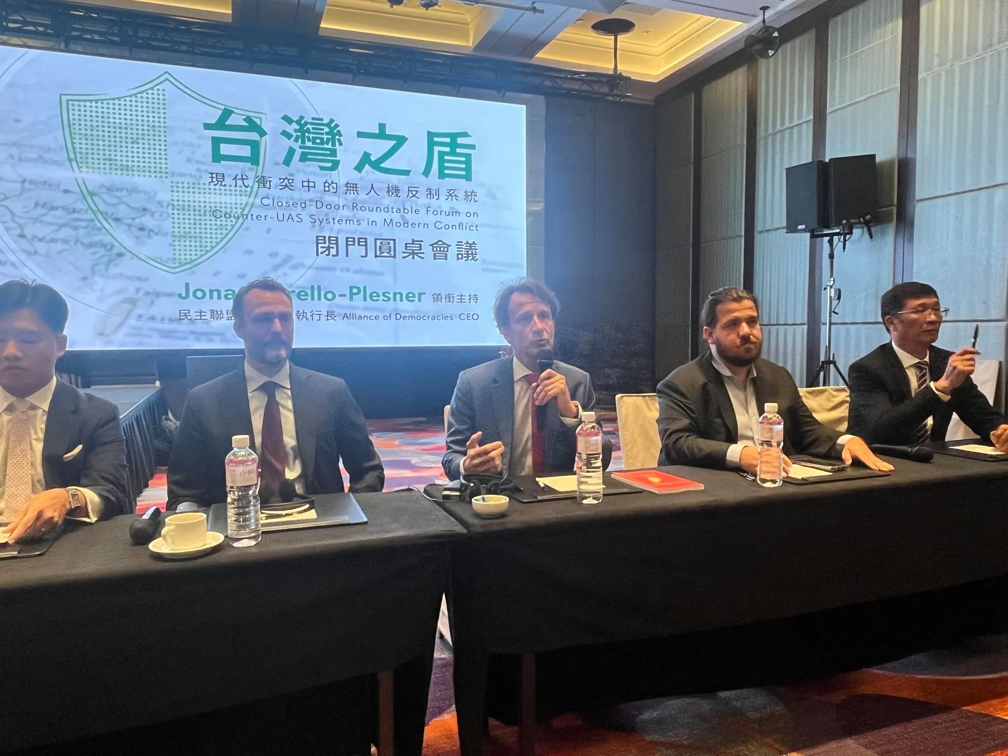 「台灣之盾：現代戰爭的無人機防禦系統閉門圓桌會議」於2026年4月30日登場。（劉煥彥攝）