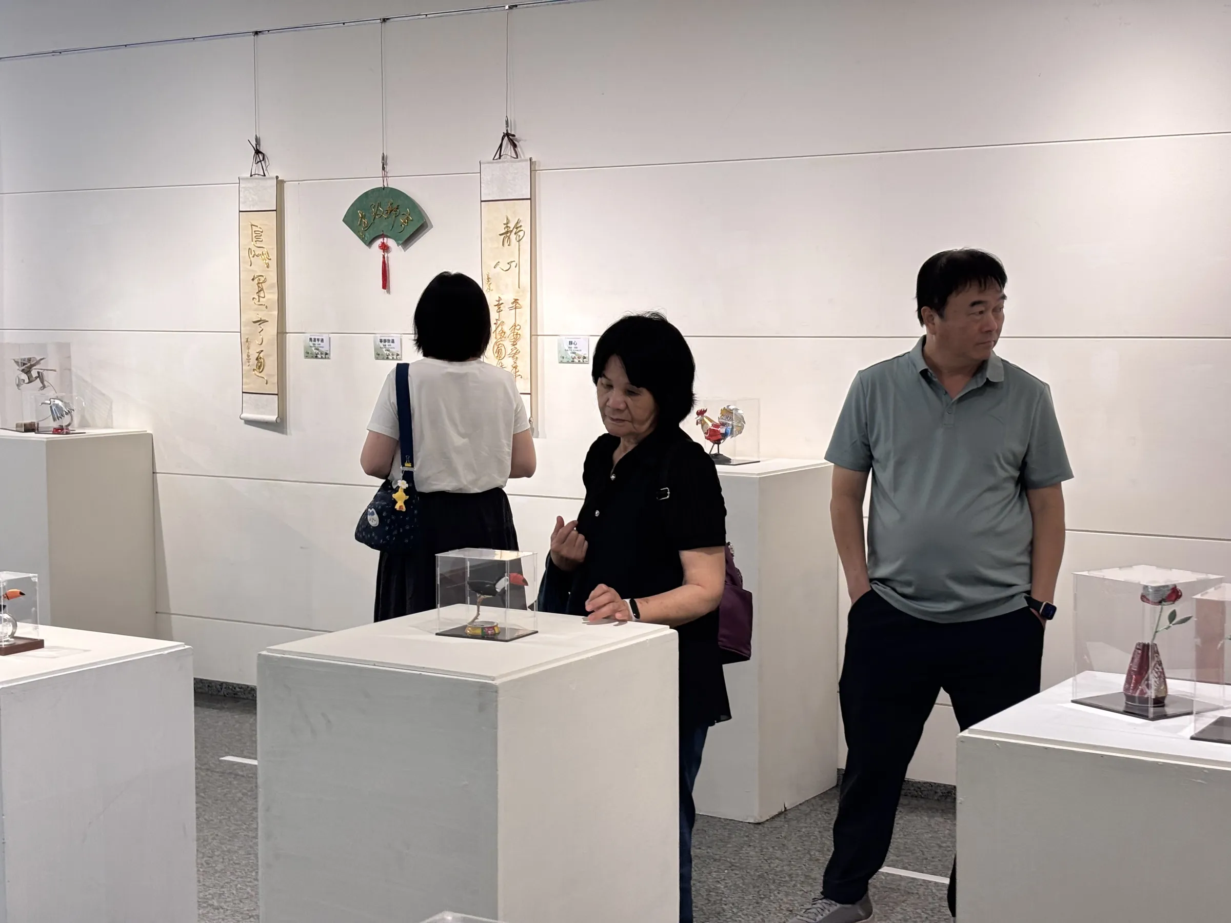 「鋁罐新生－神雕俠鋁夫婦聯展」即日起至5月26日在永靖成美藝廊展出，本次展覽由藝術家李建宸與楊碧華伉儷共同展出 (頂新和德文教基金會提供)