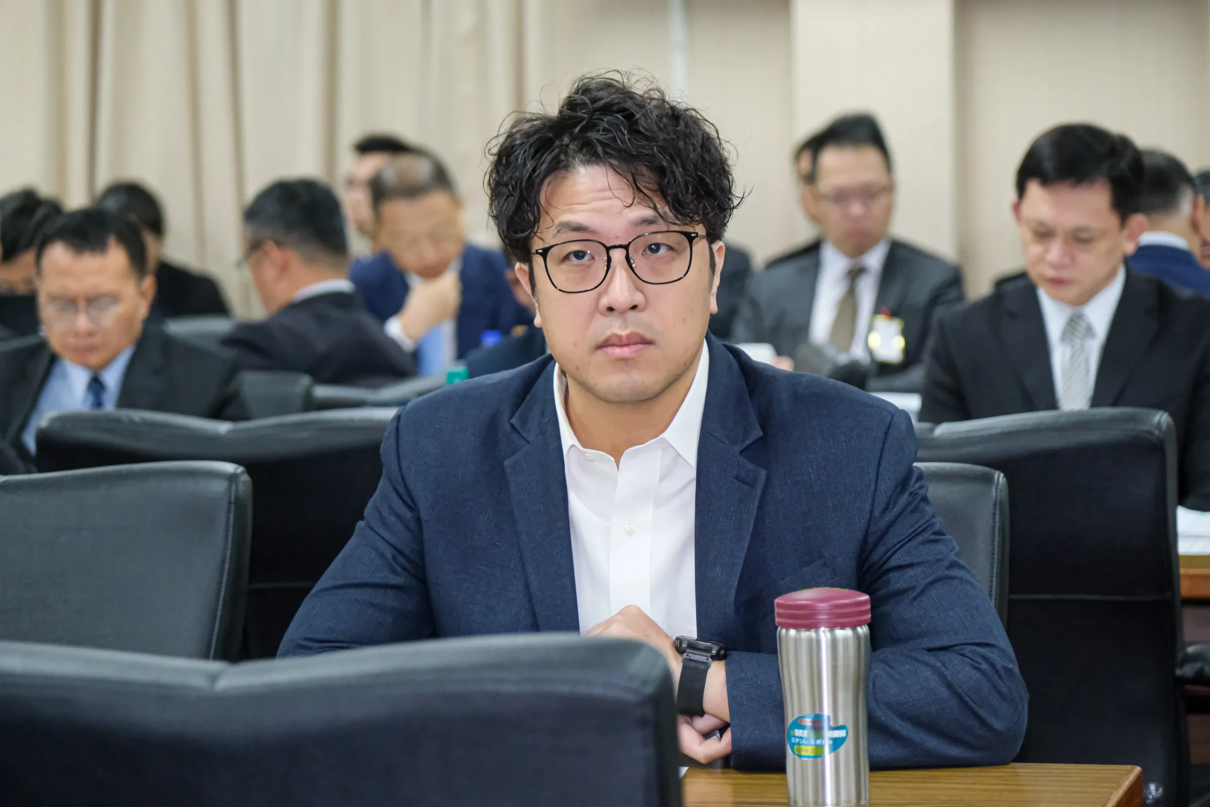 20260506-民進黨立委沈伯洋6日赴立法院出席會議。（劉偉宏攝）