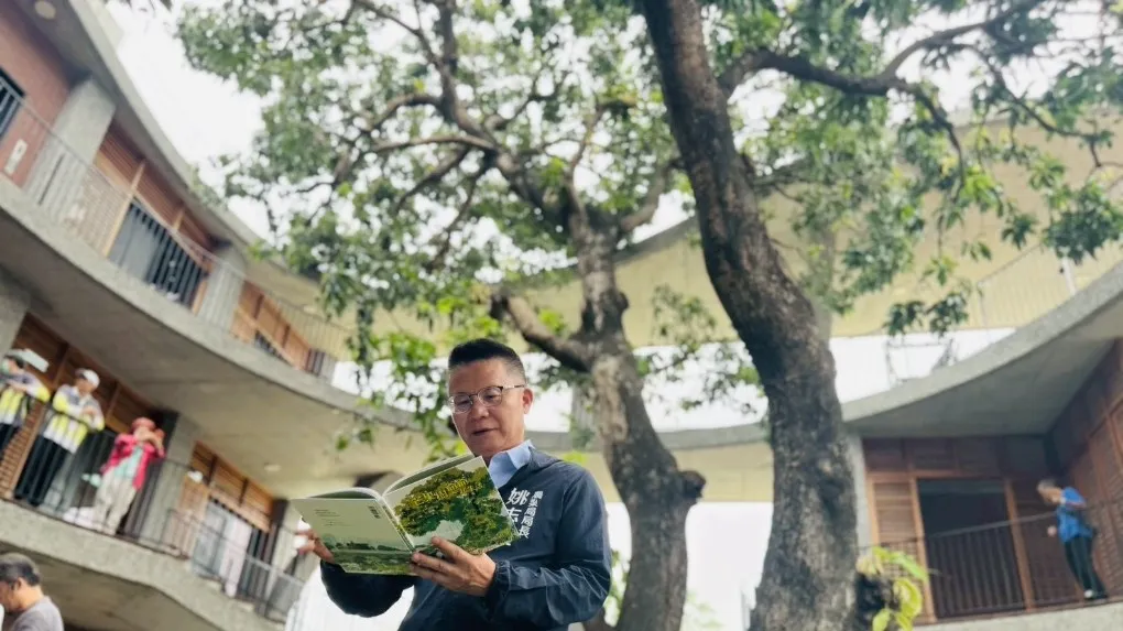局長姚志旺表示，一棵老樹如同長年守護土地的長者，見證地方發展與環境變遷。（圖/高市農業局提供）
