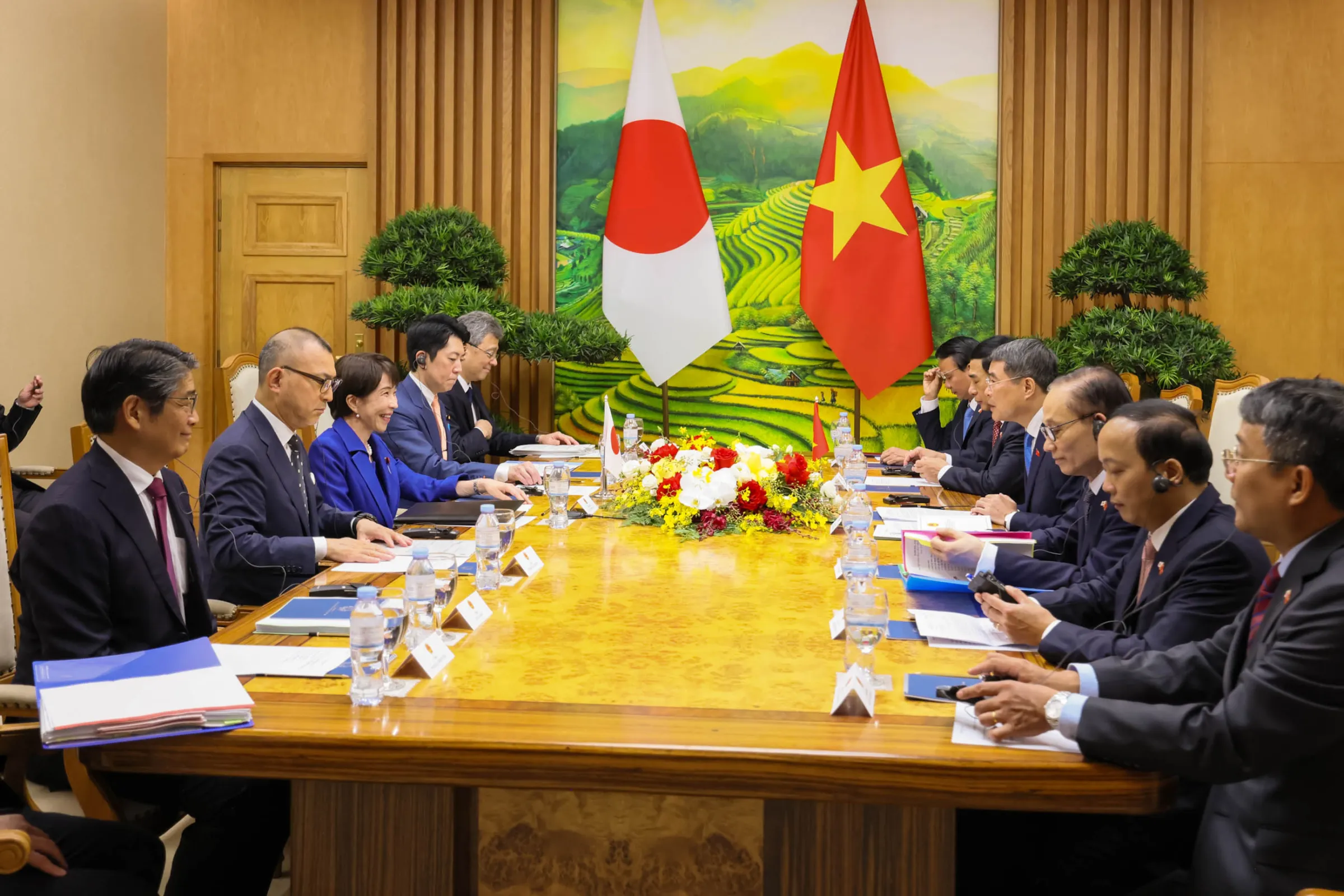 2026年5月2日，日本首相高市早苗在河內與越南總理黎明興舉行雙邊會談。（日本首相官邸官網）