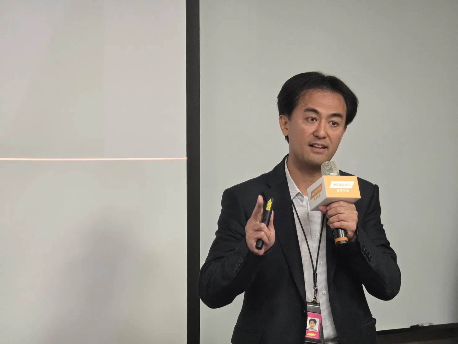 聯發科資訊工程本部全球資訊服務副處長表示，銅鑼研發資料中心的兩大技術重點，一是支援全球AI業務布局的高算力平台，二是導入創新的浸沒式冷卻技術。（魏鑫陽攝）