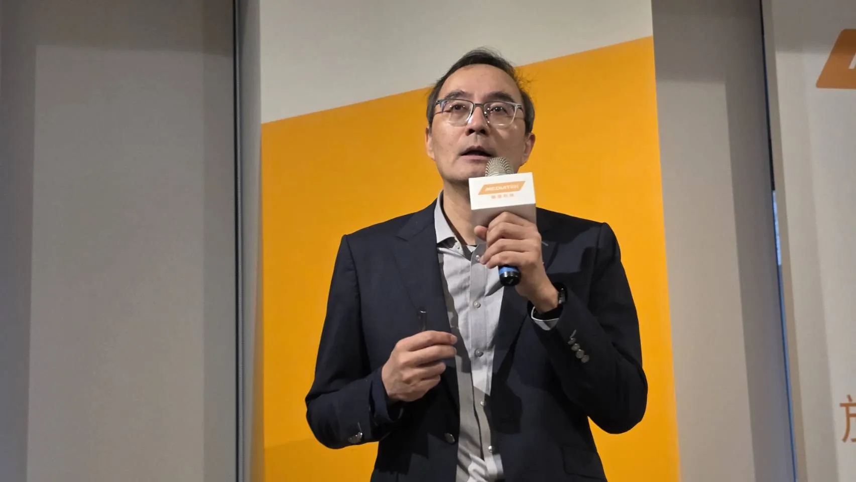 表示，在AI產業大趨勢下，將會積極投資高效能運算平台、Wi-Fi 7&8、5G衛星通訊、6G、先進製程以及先進封裝等關鍵技術，布局從邊緣AI到雲端AI的解決方案。（魏鑫陽攝）