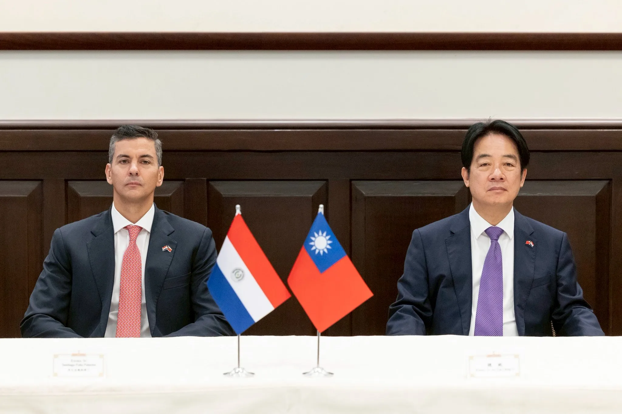 20260508-總統賴清德（右）8日上午於總統府與巴拉圭總統貝尼亞（右）進行雙邊會晤。（總統府提供）