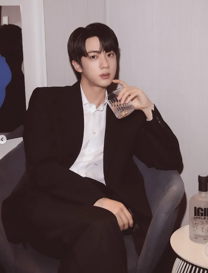 最帥KPOP男星排行榜TOP6：BTS Jin。（圖／翻攝自IG@ jin）
