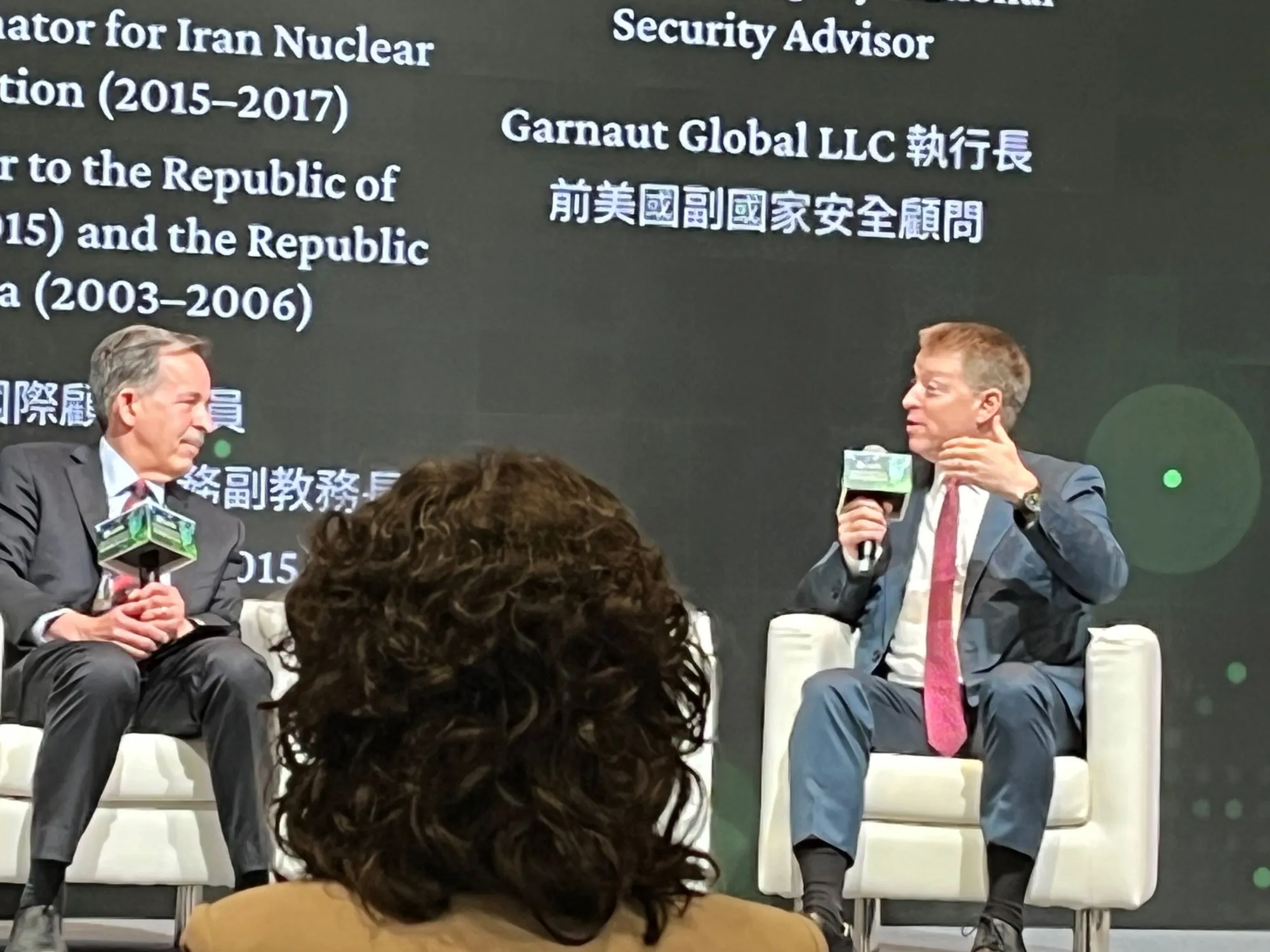 2026年5月8日，前美國副國家安全顧問博明（右）參加亞太堅韌研究基金會的年度國際論壇。（劉煥彥攝）
