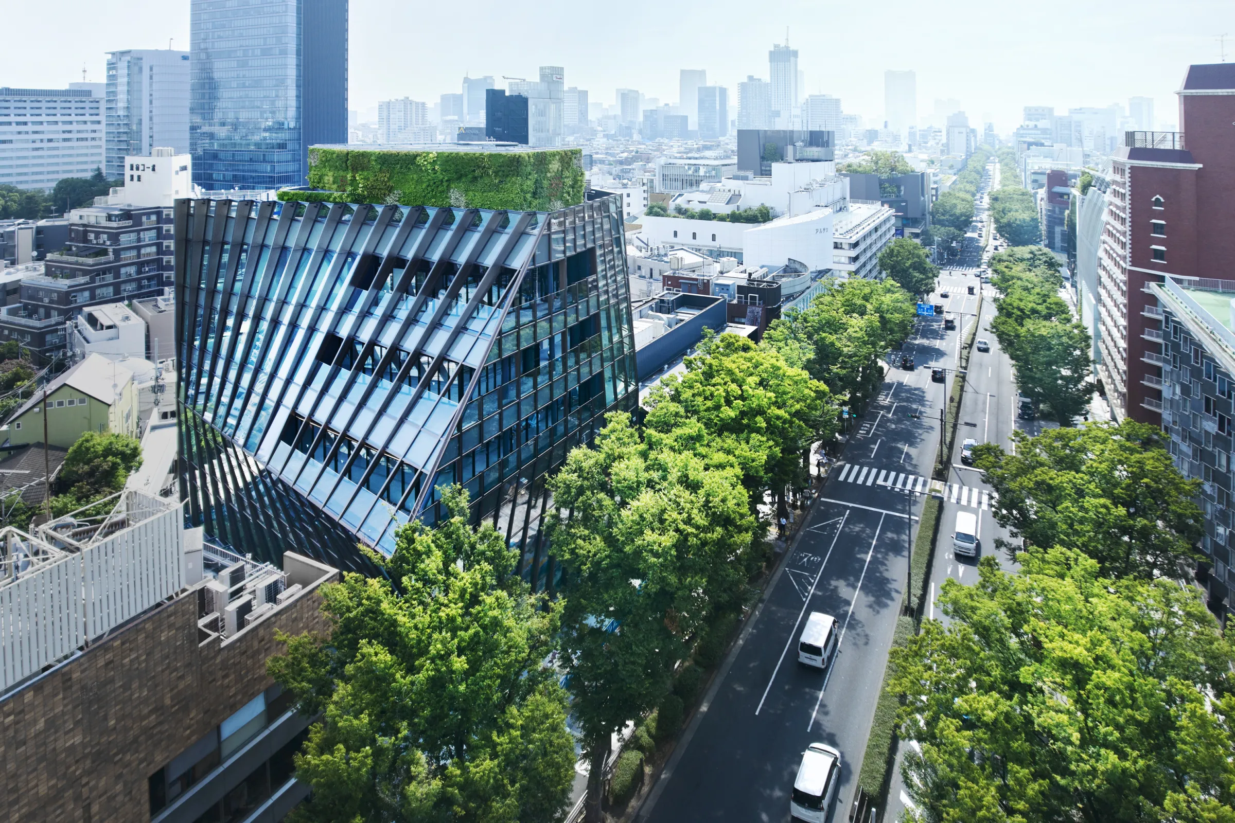 「原宿クエスト」外観（表参道側）。NTT都市開発