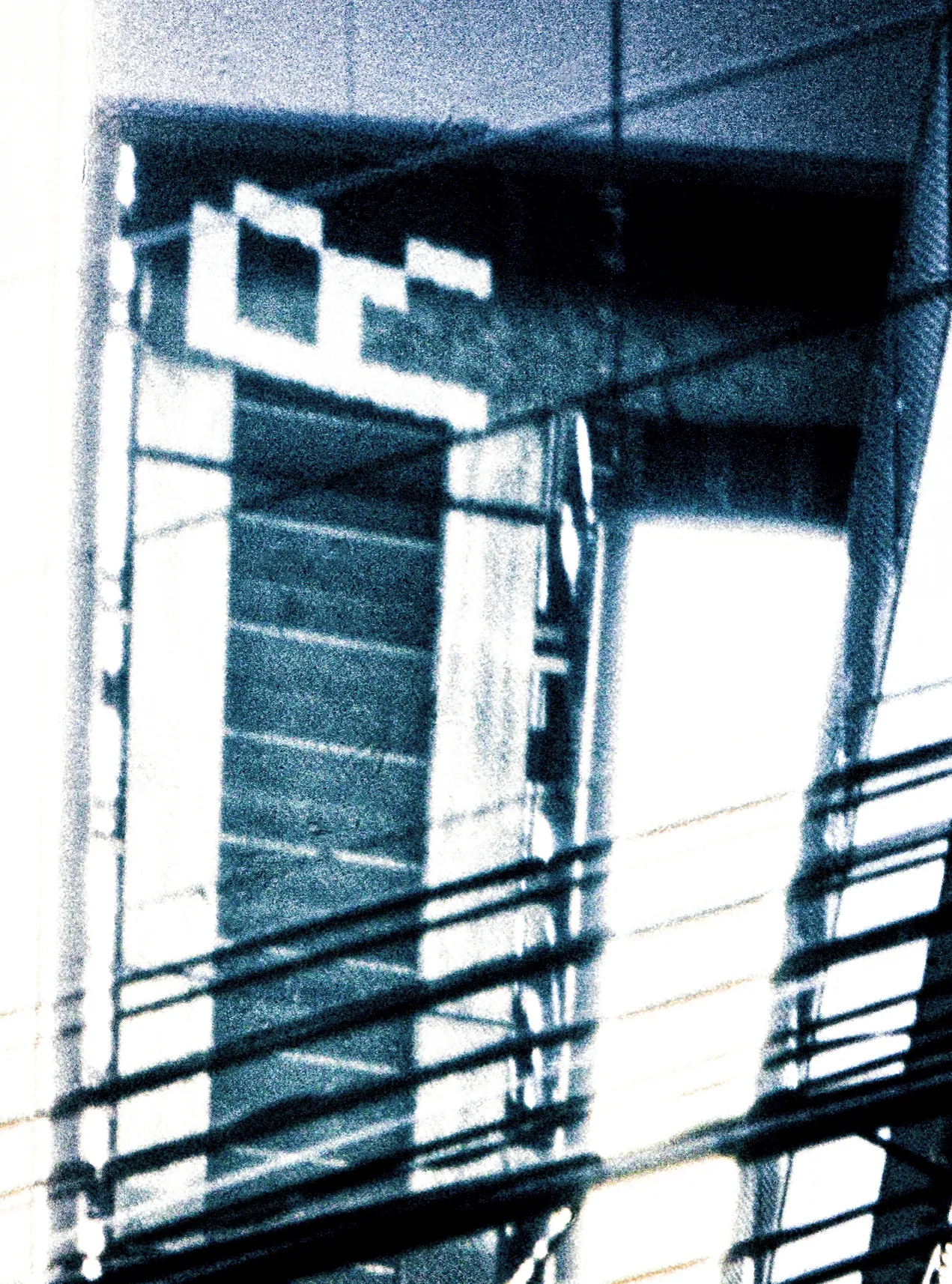 「原宿クエスト」屋外階段サイン。Photo by KO TSUCHIYA