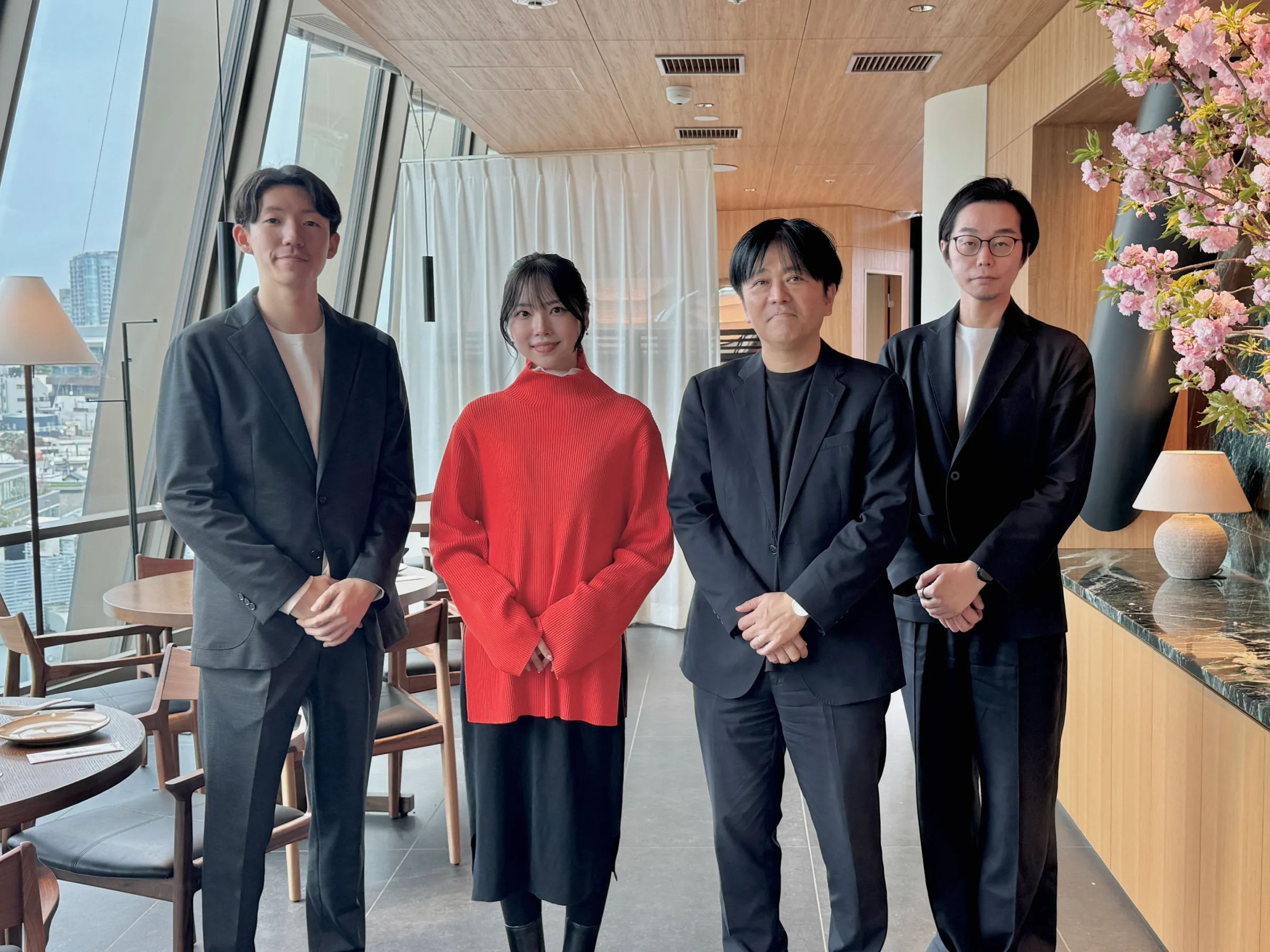 左から　西村氏（NTT都市開発）　浜田氏（NTT都市開発）外尾氏（NTTファシリティーズ）福井氏（NTTファシリティーズ） （「原宿クエスト」5階　台湾料理店「フージンツリー（富錦樹台菜香檳）」にて撮影）。黃信維攝