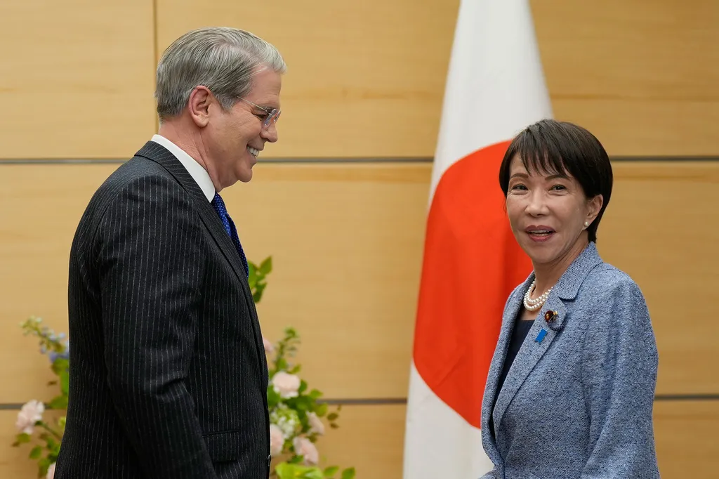 美國財政部長貝森特（Scott Bessent）訪問日本，會見現任首相高市早苗。（美聯社）