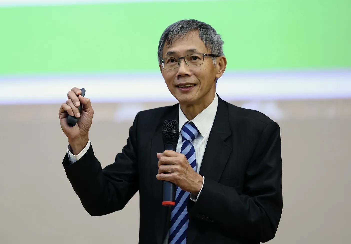 經濟部無人機產業專家小組共同召集人、台灣大學機械工程學系終身特聘教授陳炳煇。（取自高雄大學官網）