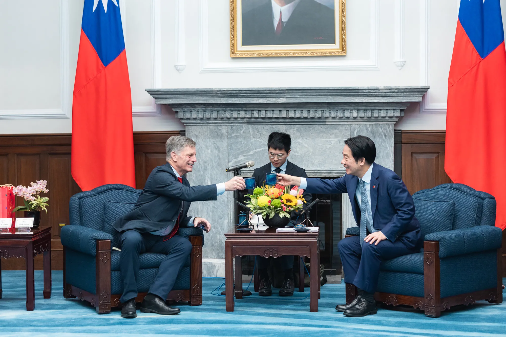 20260512-美國懷俄明州長戈登（左）率團來訪台灣，總統賴清德（右）接見。（總統府提供）