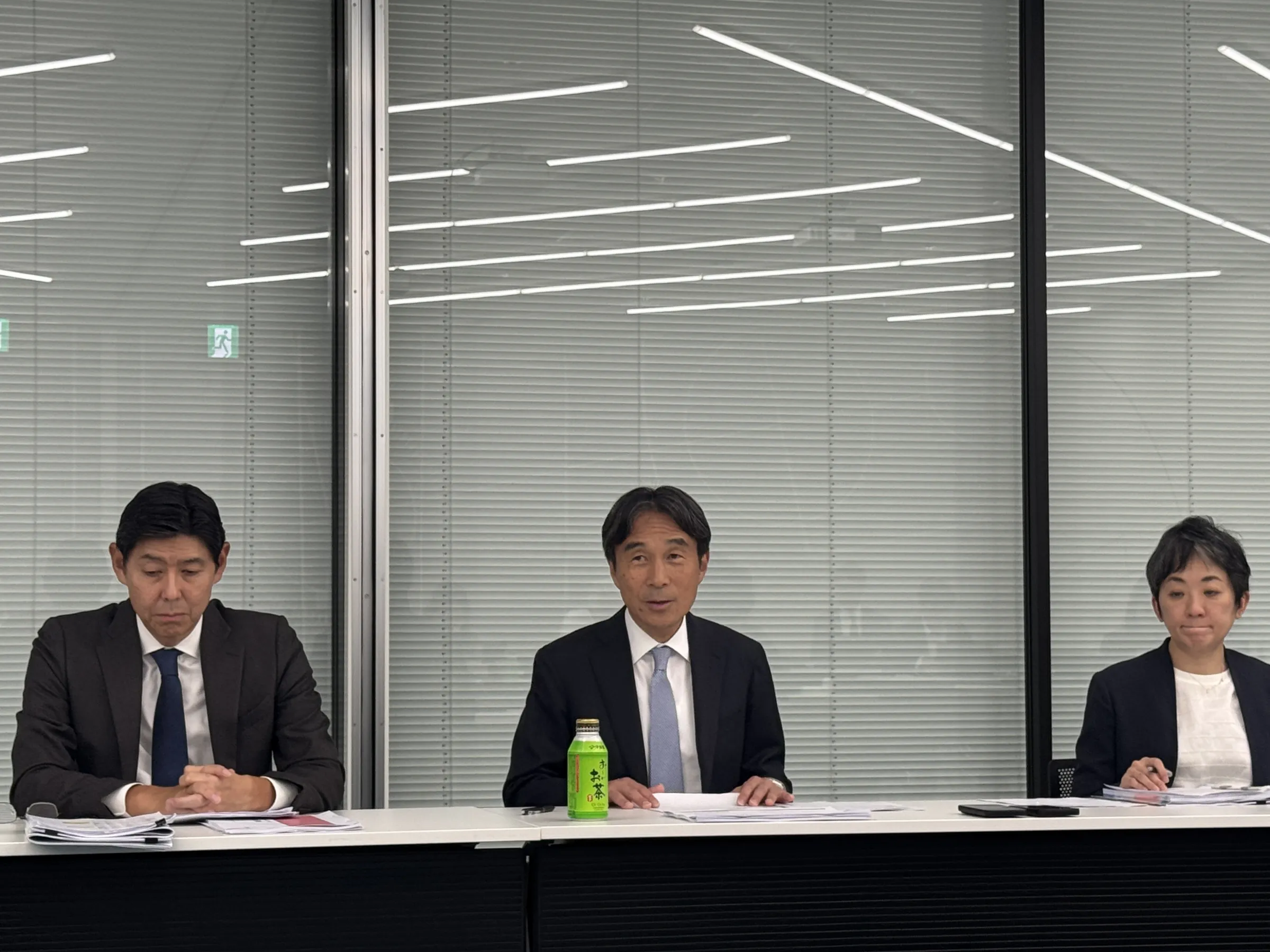 三菱地所は丸の内エリアの歴史的な低空室率と海外事業の拡大を背景に過去最高益を記録し、500億円の自社株買いと国内外への積極投資を発表した。黃信維