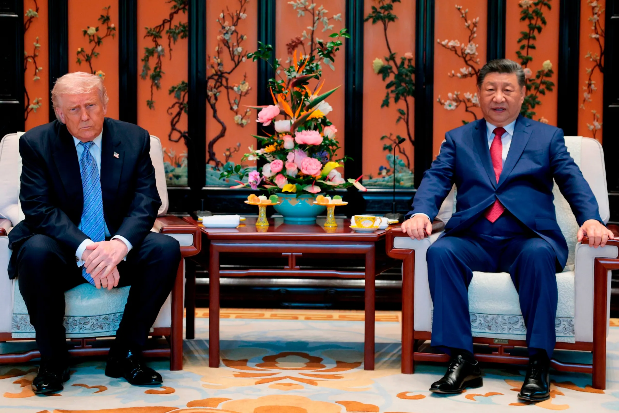 2026年5月15日，中國北京，中國國家主席習近平與美國總統川普在參訪中南海花園期間舉行會談。（美聯社）