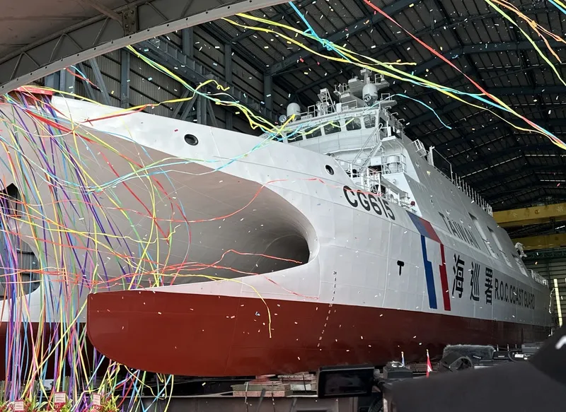 海巡安平級巡防艦「東港艦」命名下水典禮 海洋委員會海巡署艦隊分署15日舉行「600噸級巡防艦第12艘CG-615命名下水典禮」，安平級巡防艦「東港艦」未來將部署於東部地區機動海巡隊，與既有艦艇共同強化東部海域巡防能量。中央社記者董俊志攝115年5月15日