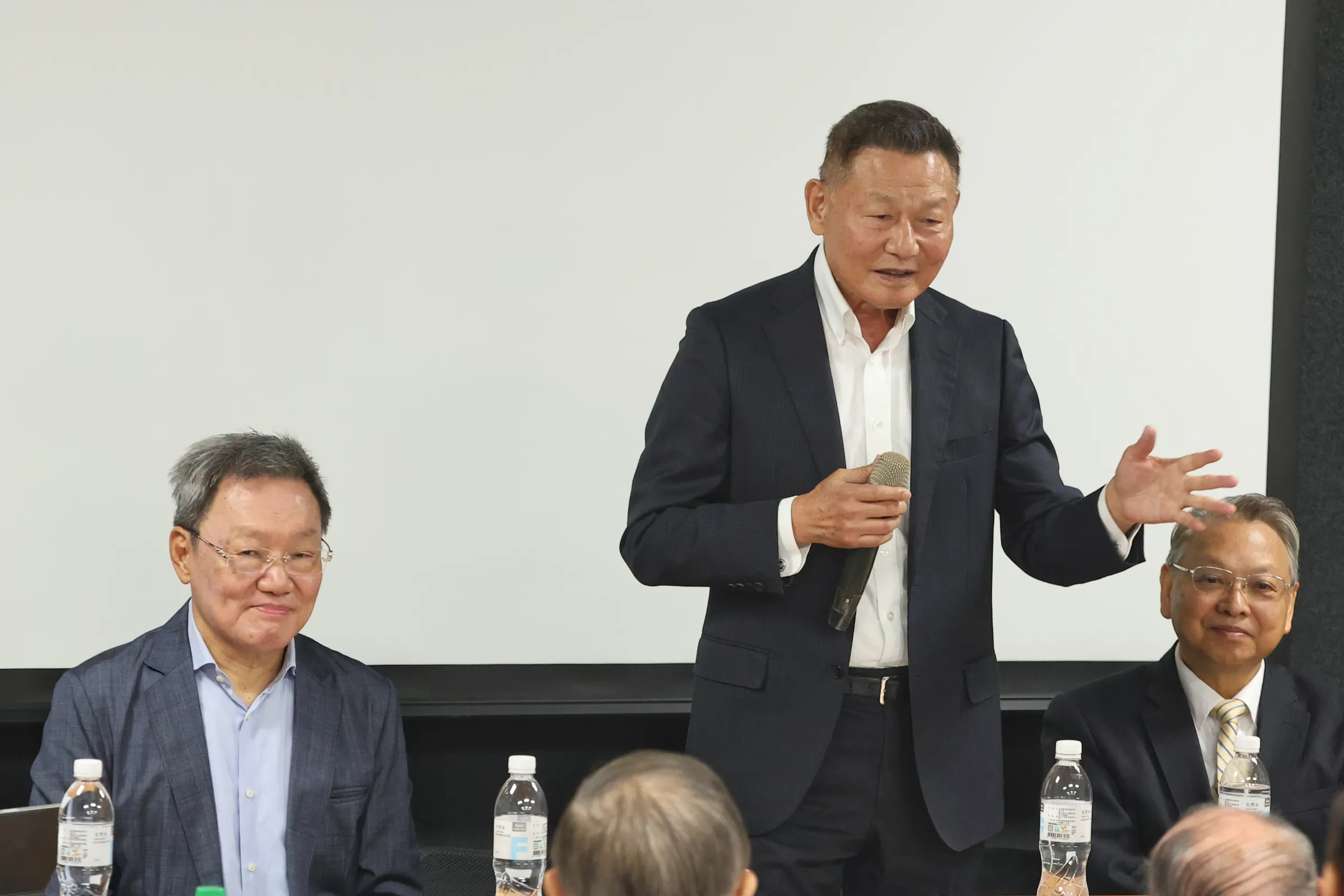 20260517-前國安局長李翔宙（中）、前國安會秘書長蘇起（左）等人17日出席「川習會對台灣的機會與挑戰」座談會。（顏麟宇攝）
