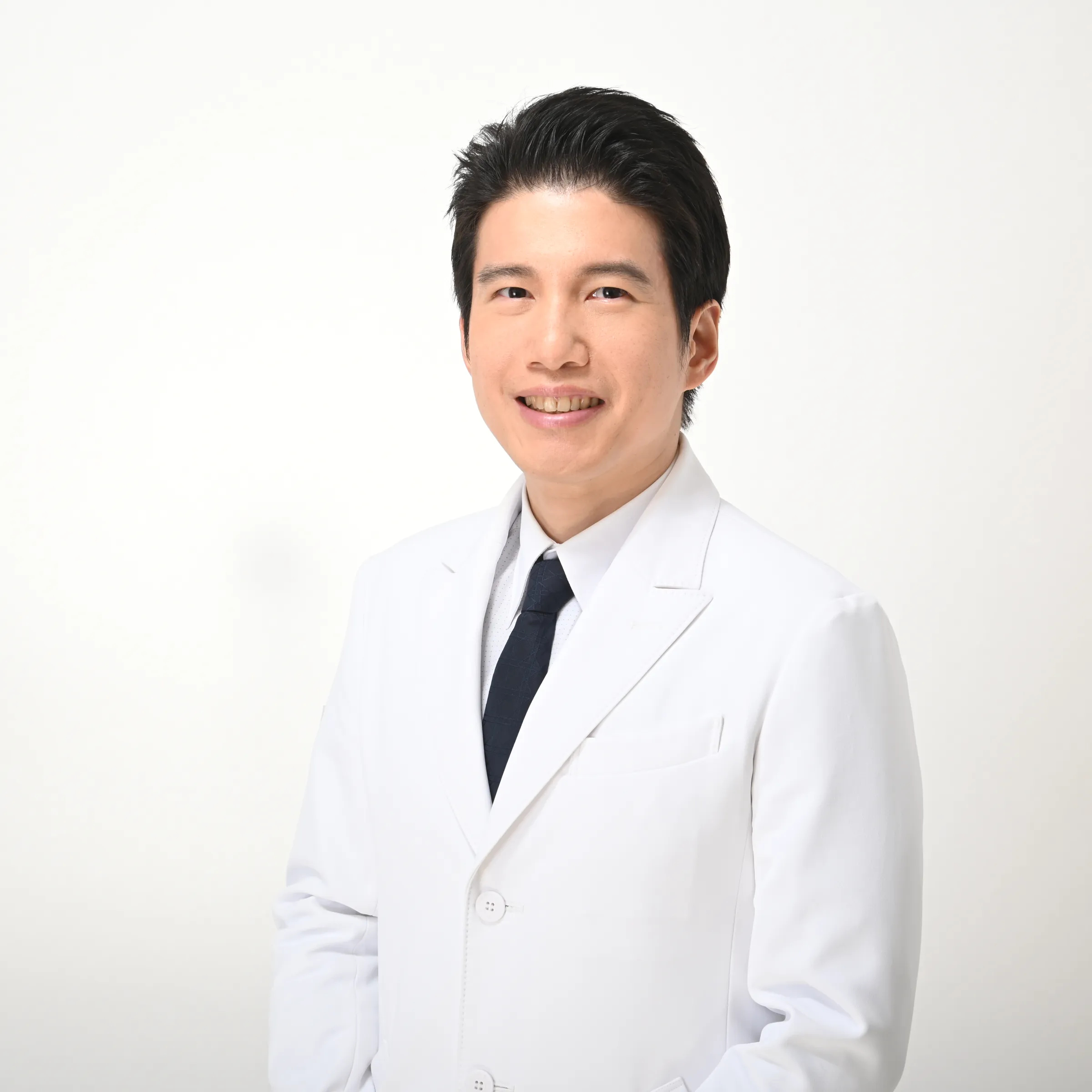 台湾出身の林家勳医師が西新宿に三カ国語対応の美容クリニック「The Arte Clinic」を開院し、最新機器を用いたメンテナンス型エイジングケアを提供する。The Arte Clinic