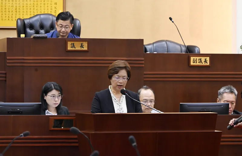 王惠美赴彰化縣議會施政報告 彰化縣議會第20屆第7次定期會開議，19日議程安排縣長王惠美（前中）施政報告，並讓議員進行質詢。中央社記者吳哲豪攝115年5月19日