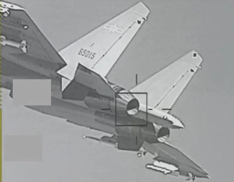 空軍F-16V狙擊手莢艙監控共機 中共機艦19日在台海周邊空、海域戰備警巡，國軍公布空軍F-16V戰機透過狙擊手莢艙監控共機畫面。（國防部提供）中央社記者游凱翔傳真115年5月19日